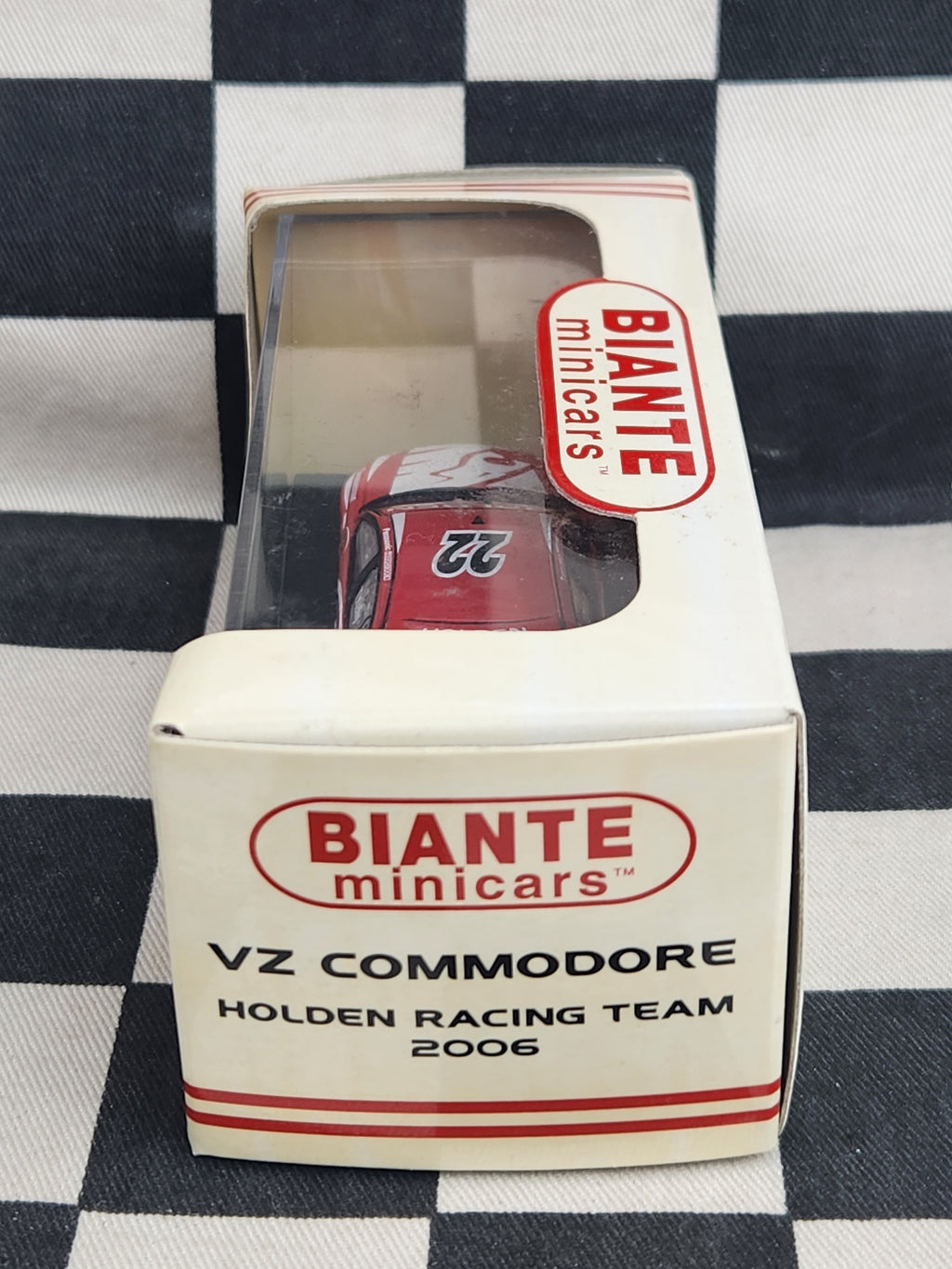 Biante 1:64 Holden Racing Team 2006 VZ Commodore #22 Kelly