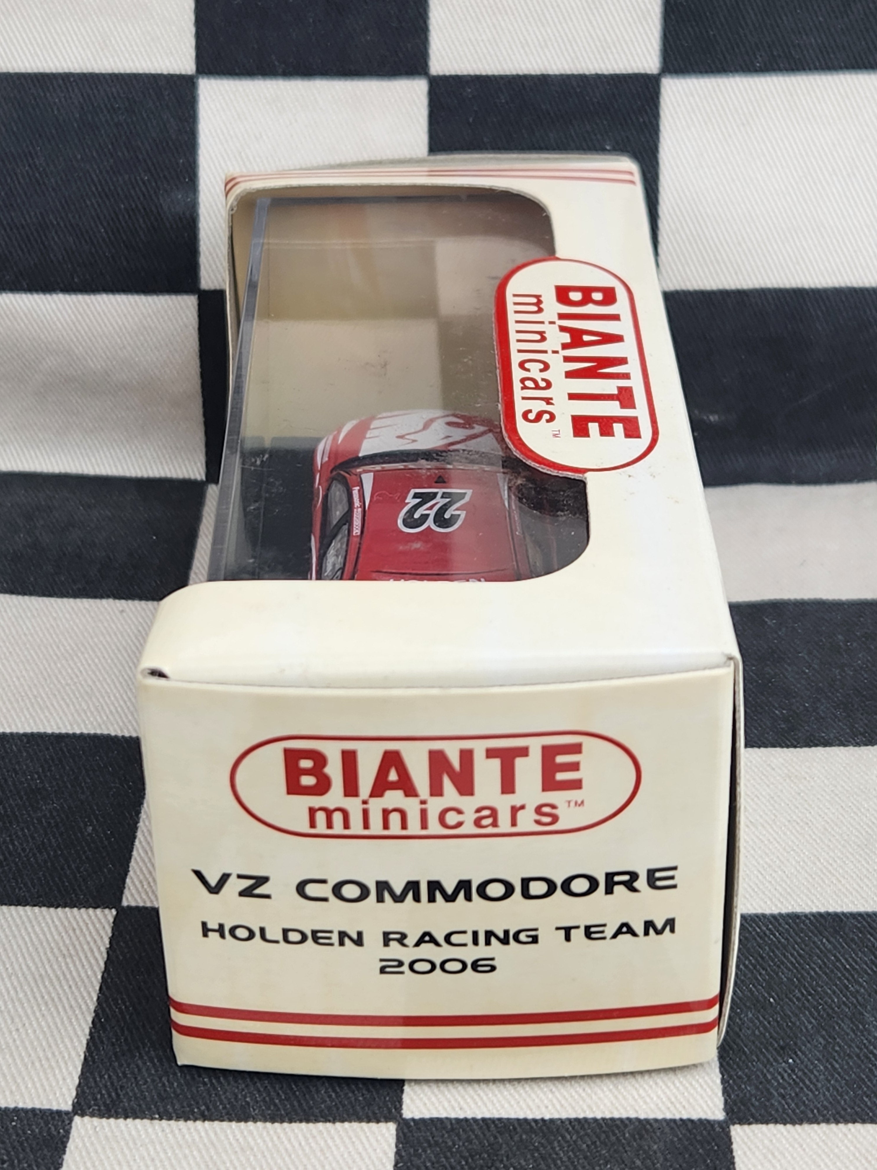 Biante 1:64 Holden Racing Team 2006 VZ Commodore #22 Kelly