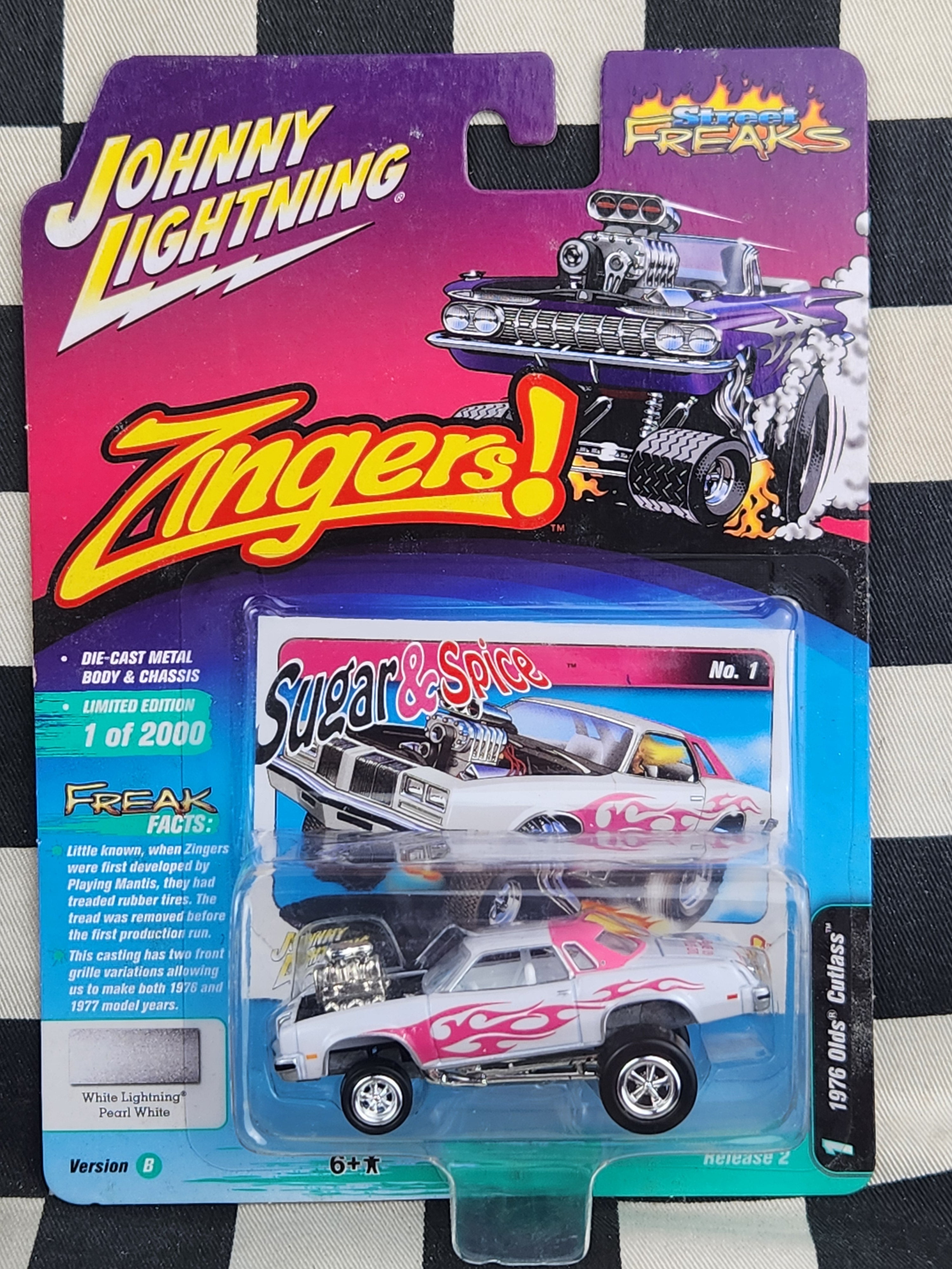 Johnny Lightning Zingers Sugar & Spice 1976 Olds Cutlass