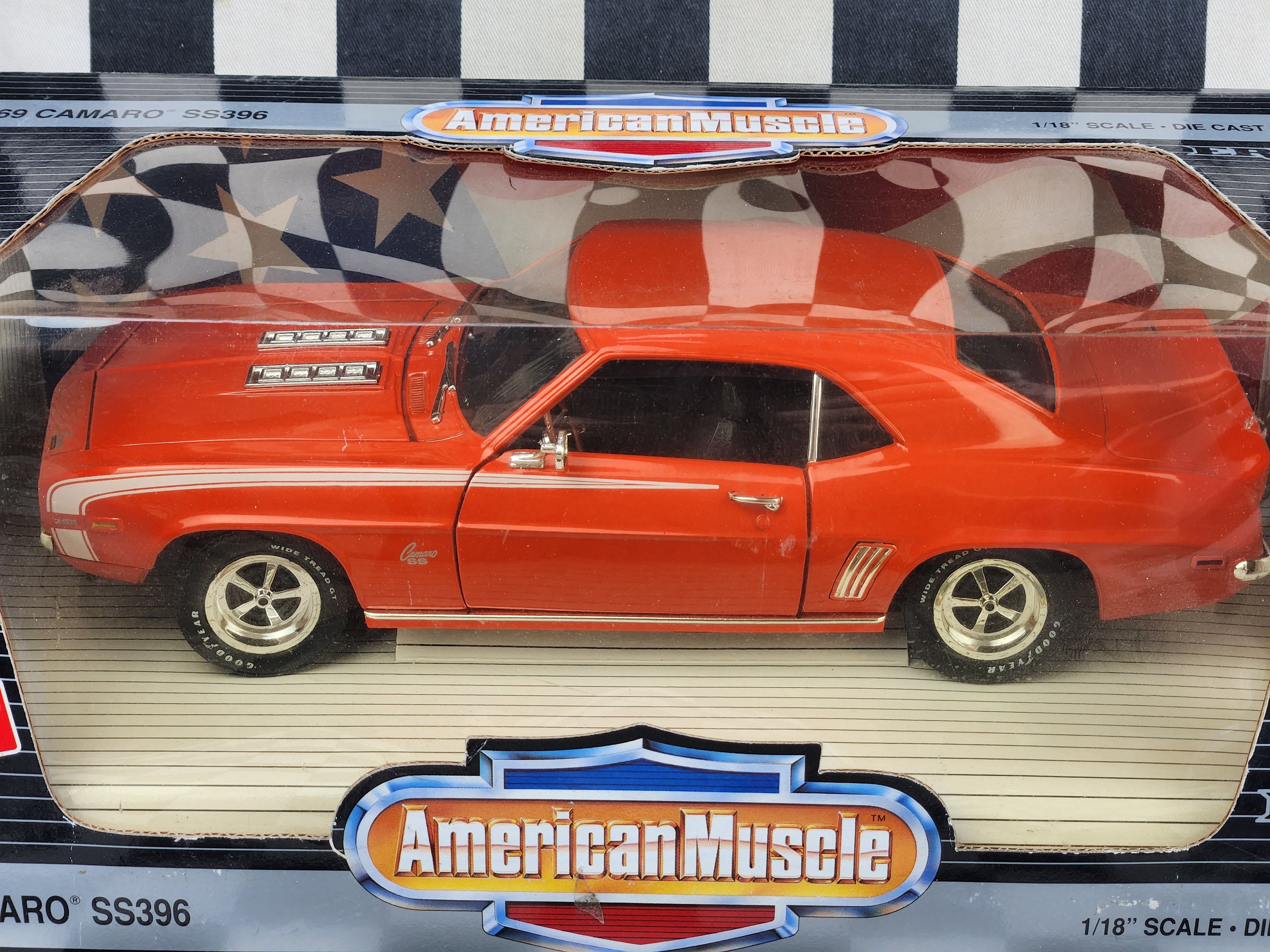ERTL 1:18 American Muscle 1969 Chevrolet Camaro SS 396