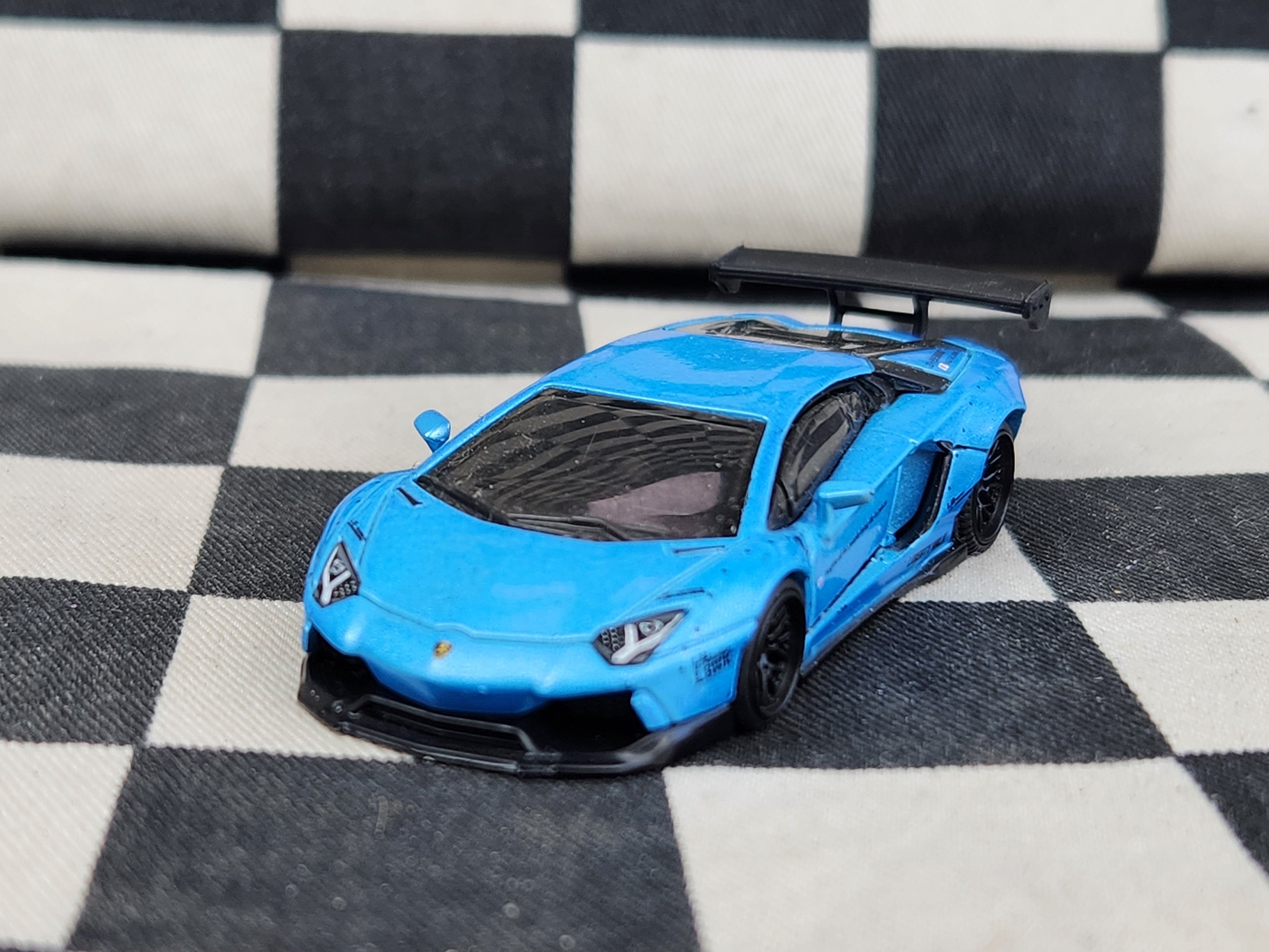 Loose Hot Wheels Elite 64  LWBK Lamborghini Adventador LP 700 4