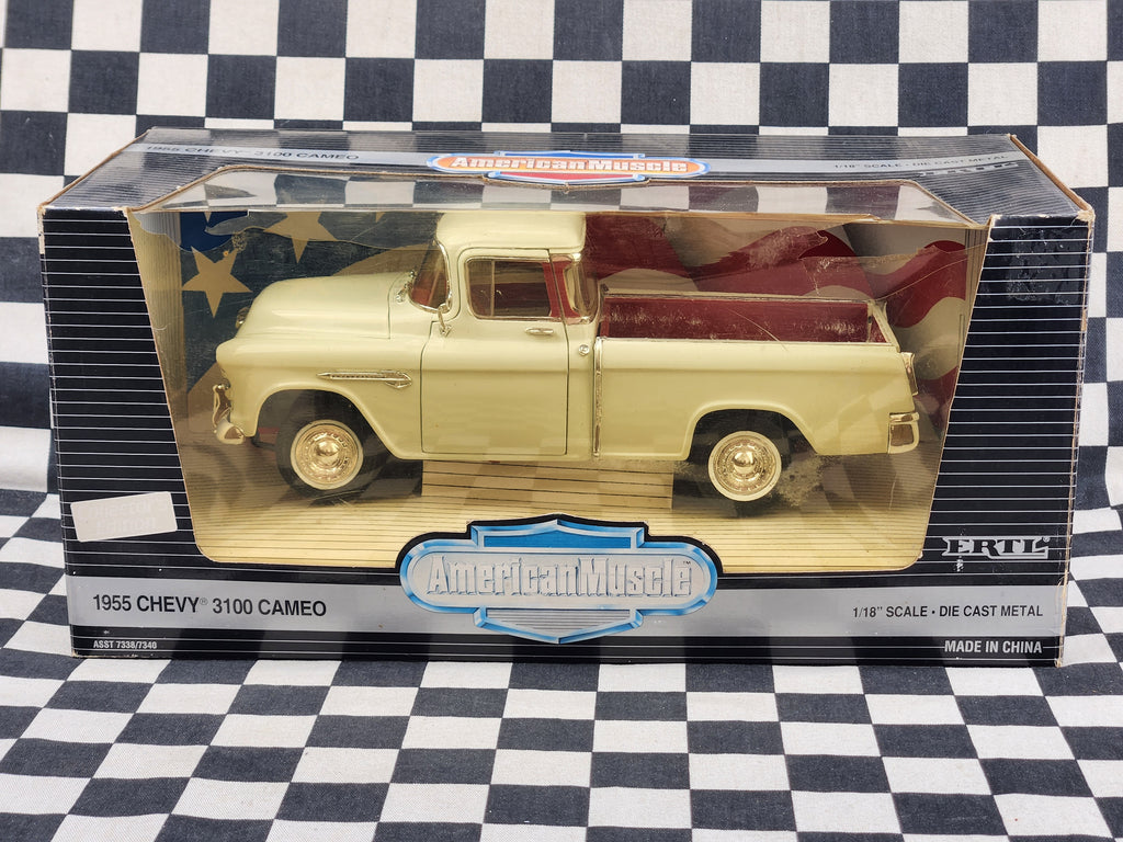 1:18 ERTL American Muscle 1955 Chevy 3100 Cameo Pickup Truck