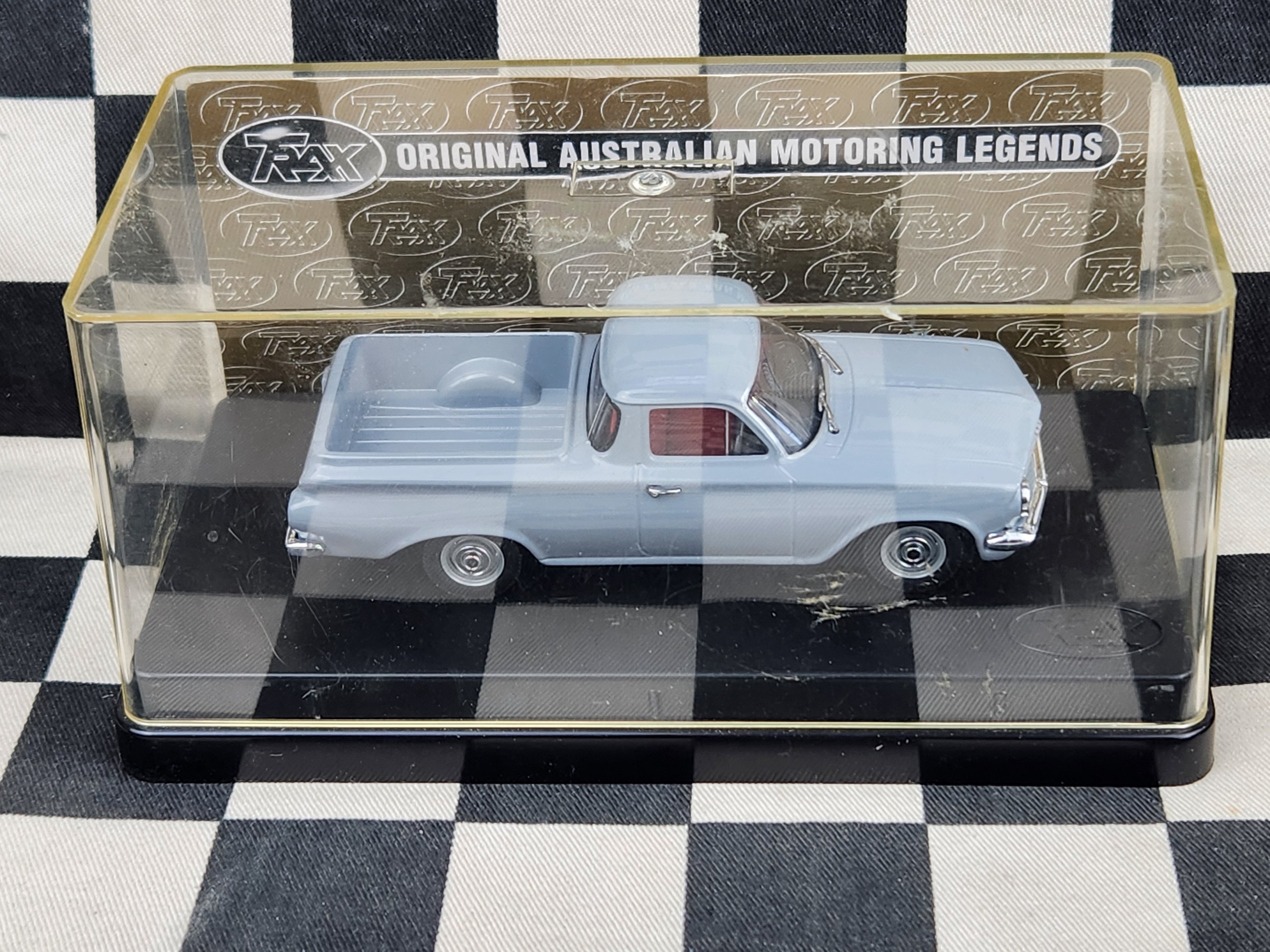 Trax 1:43 Holden EH Ute TR54C Grey