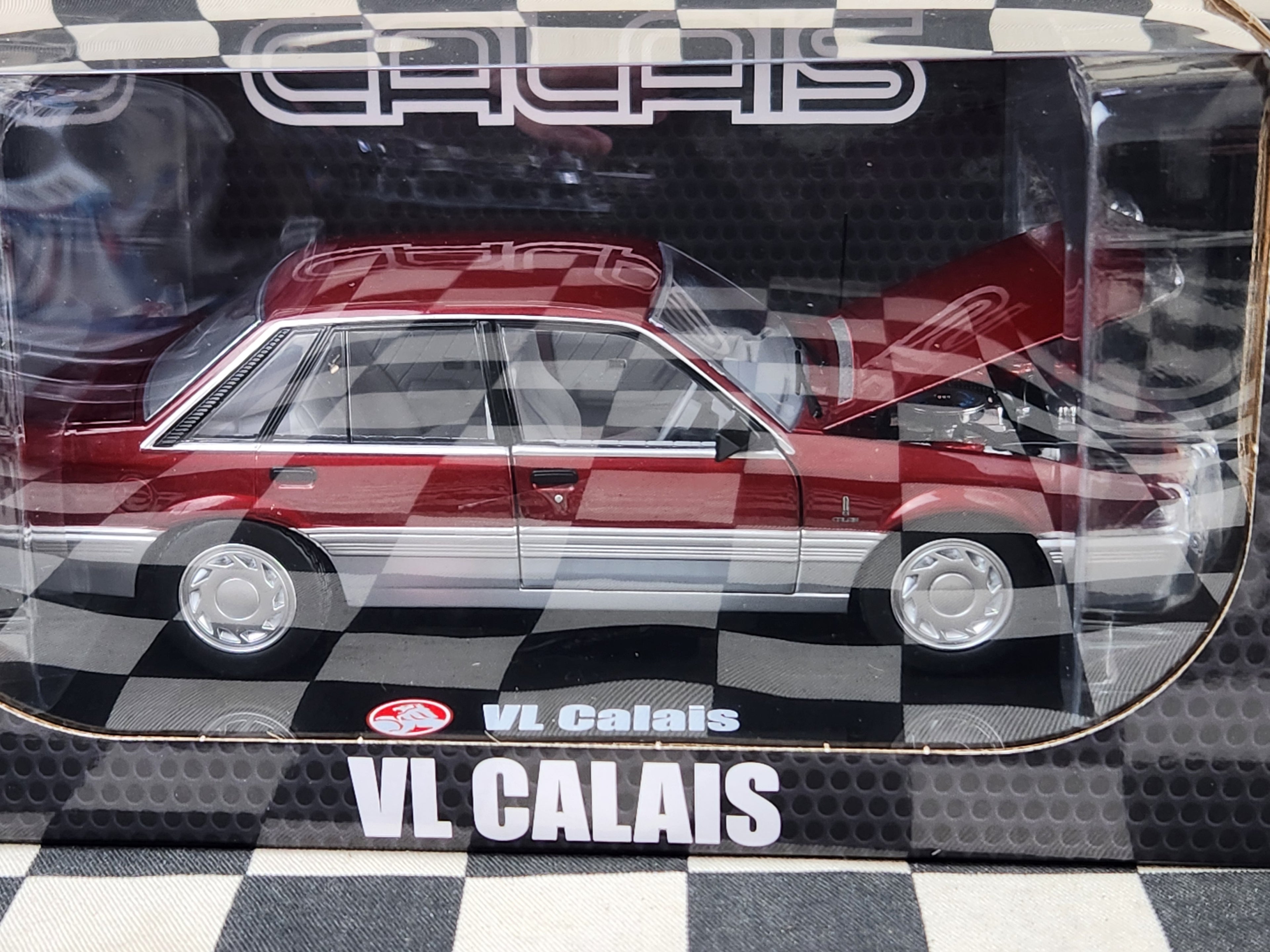 DDA Collectables 1:24 Holden VL Calais Red/Silver