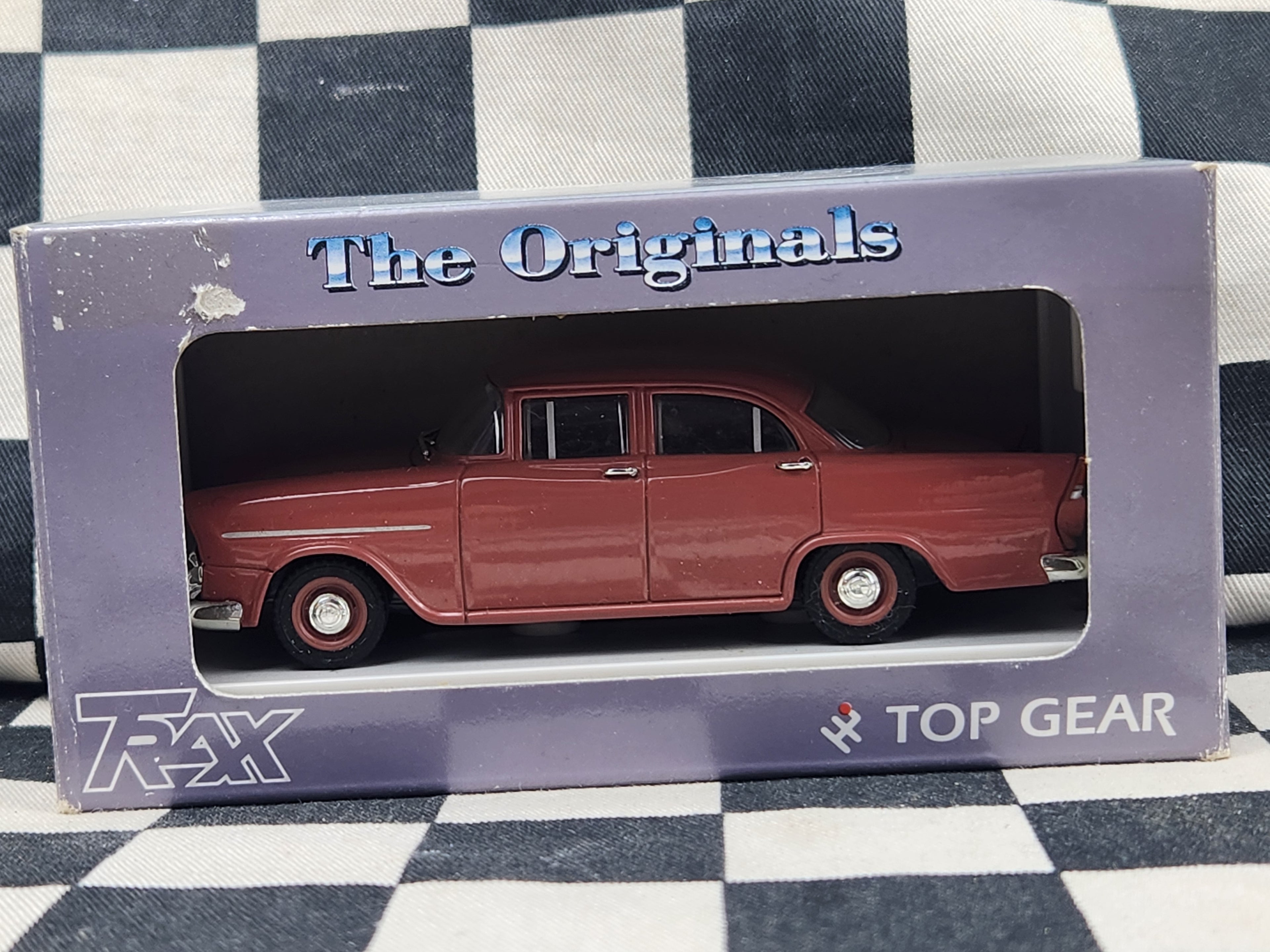 Trax 1:43 FB Holden Stabdard Sedan TR20B