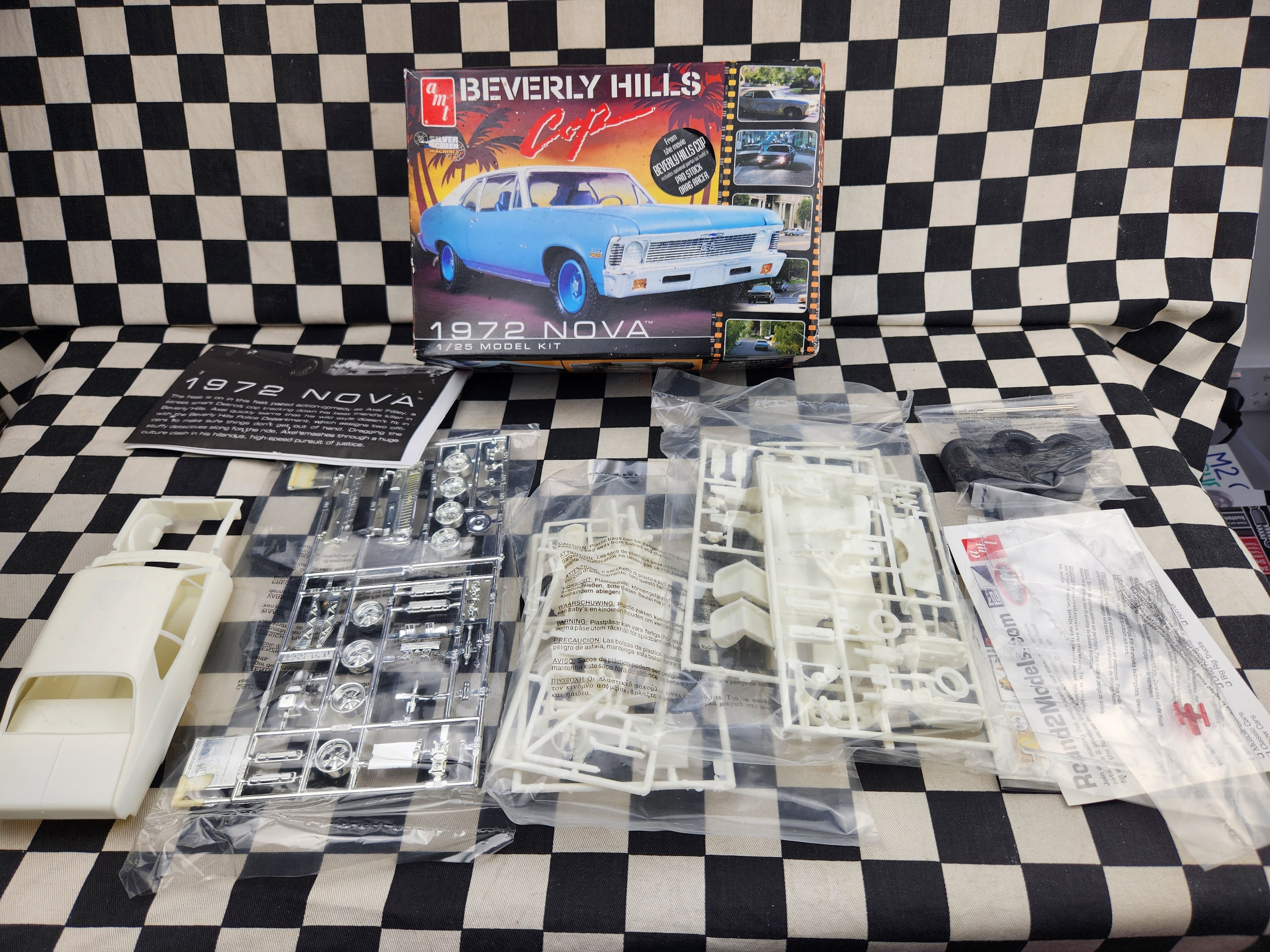AMT 1:25 Beverly Hills Cop 1972 Nova Plastic Model Kit