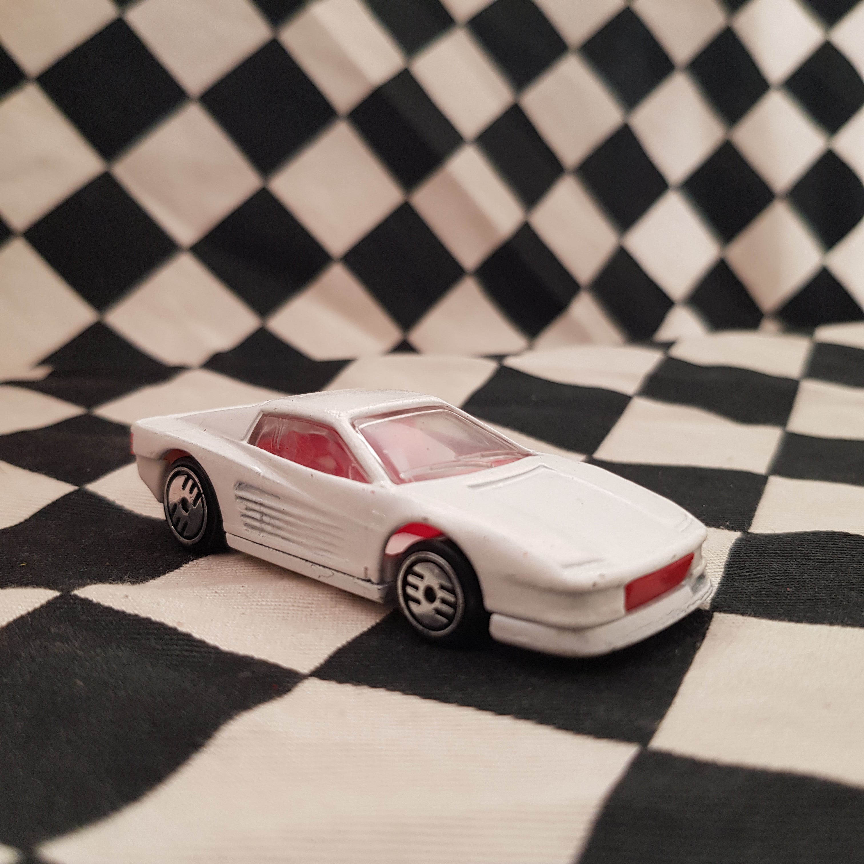 Hot Wheels Loose Ferrari Testarossa White Ultra Hots Red/white Interior