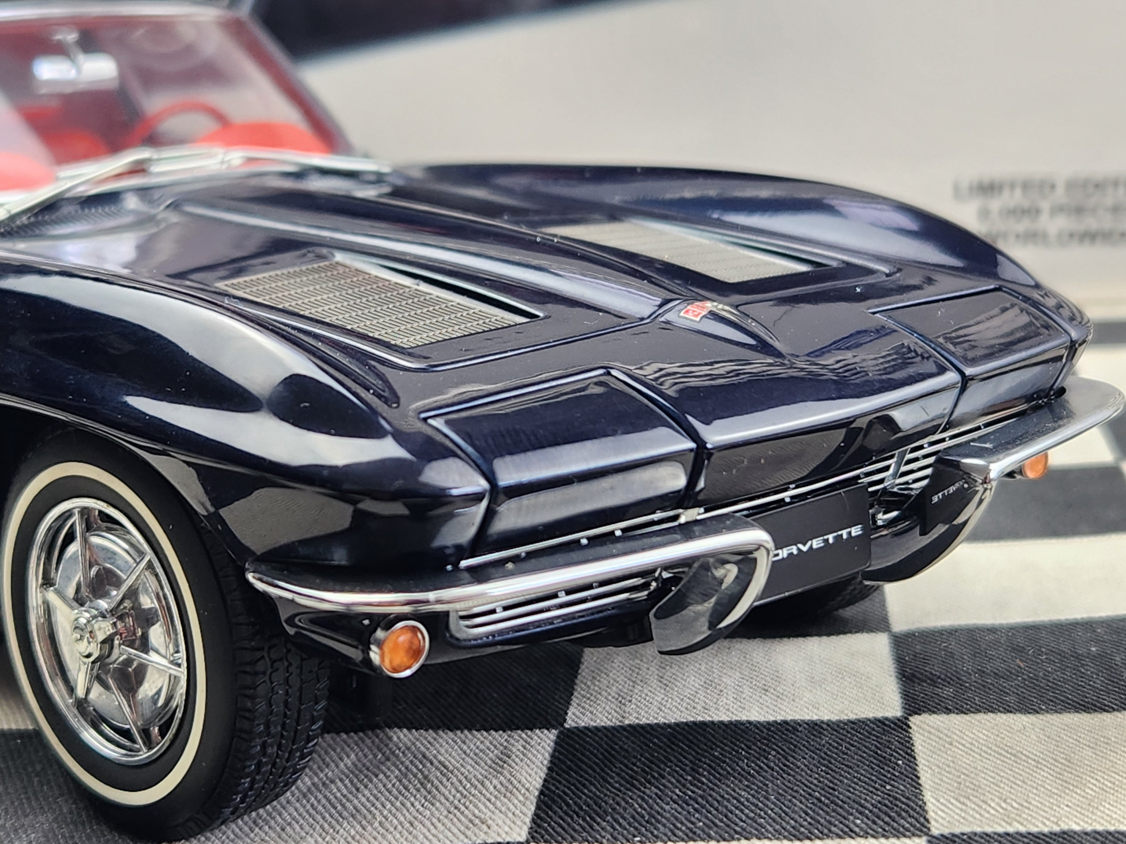 Autoart Millennium 1963 Corvette Stingray Dark Blue