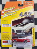 Johnny Lightning Classic Gold 1970 Olds Cutlass 442 Convertible