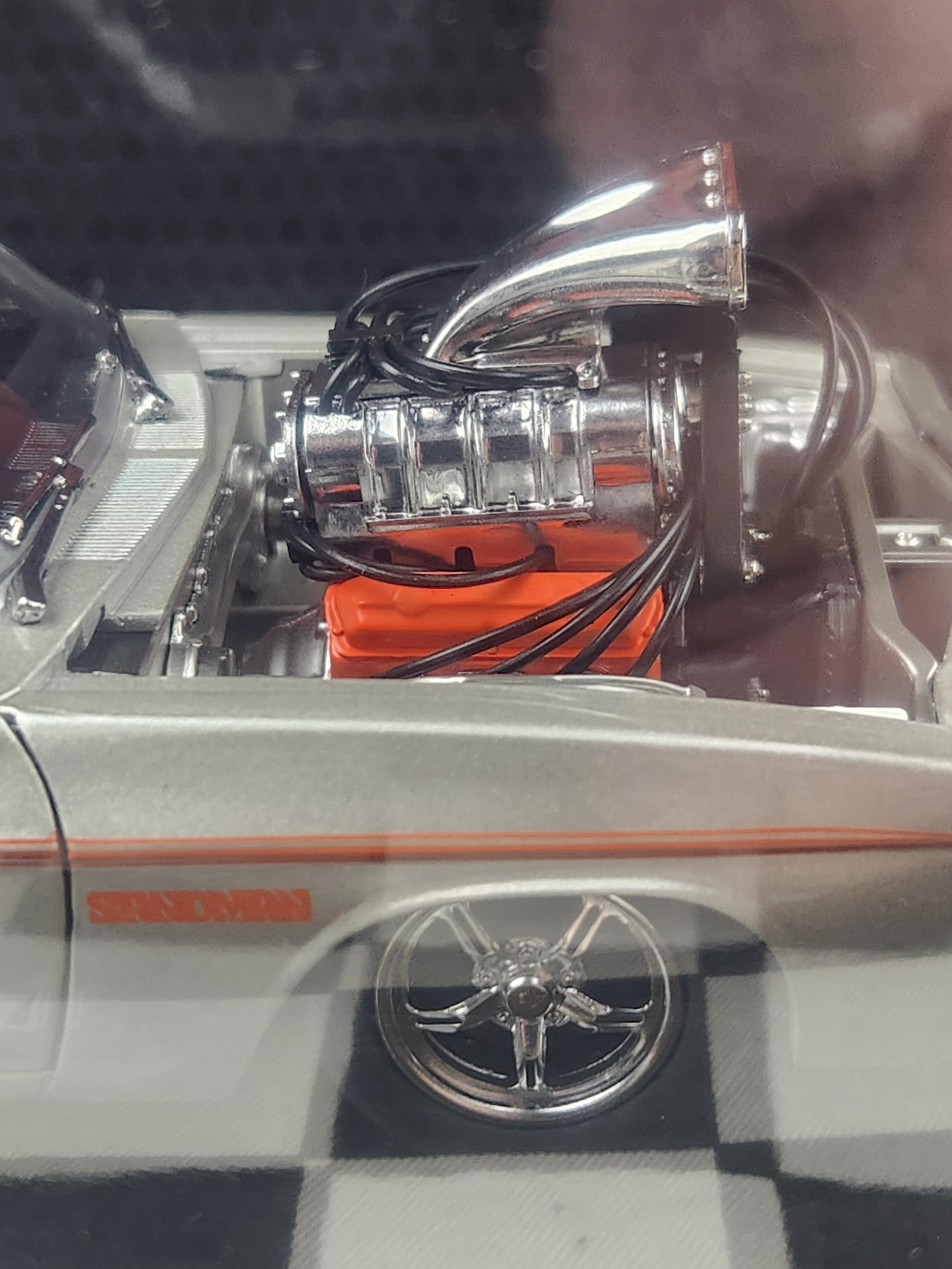 DDA Collectibles 1:24 Holden HZ Custom Panel Van Blown Silver Detailed Series