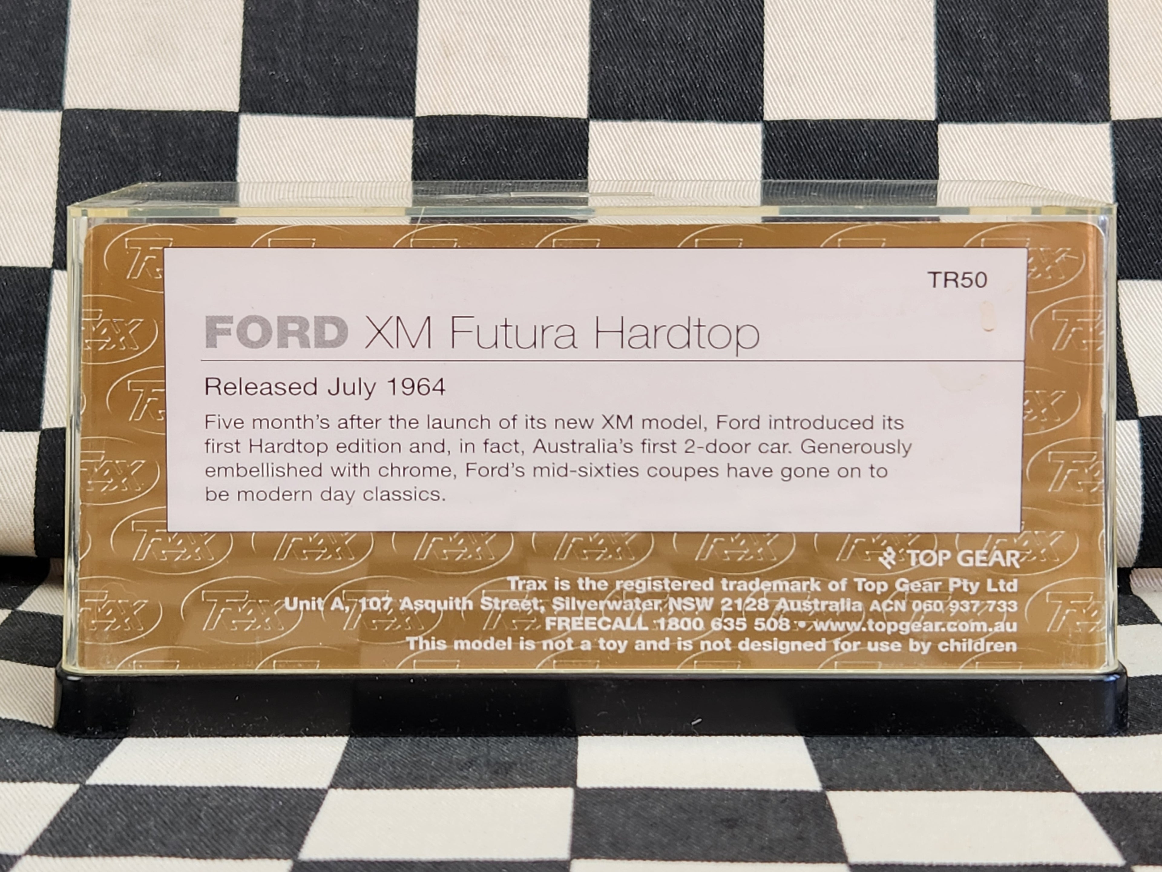 TRAX 1:43 Ford Falcon XP Futura Hardtop TR50