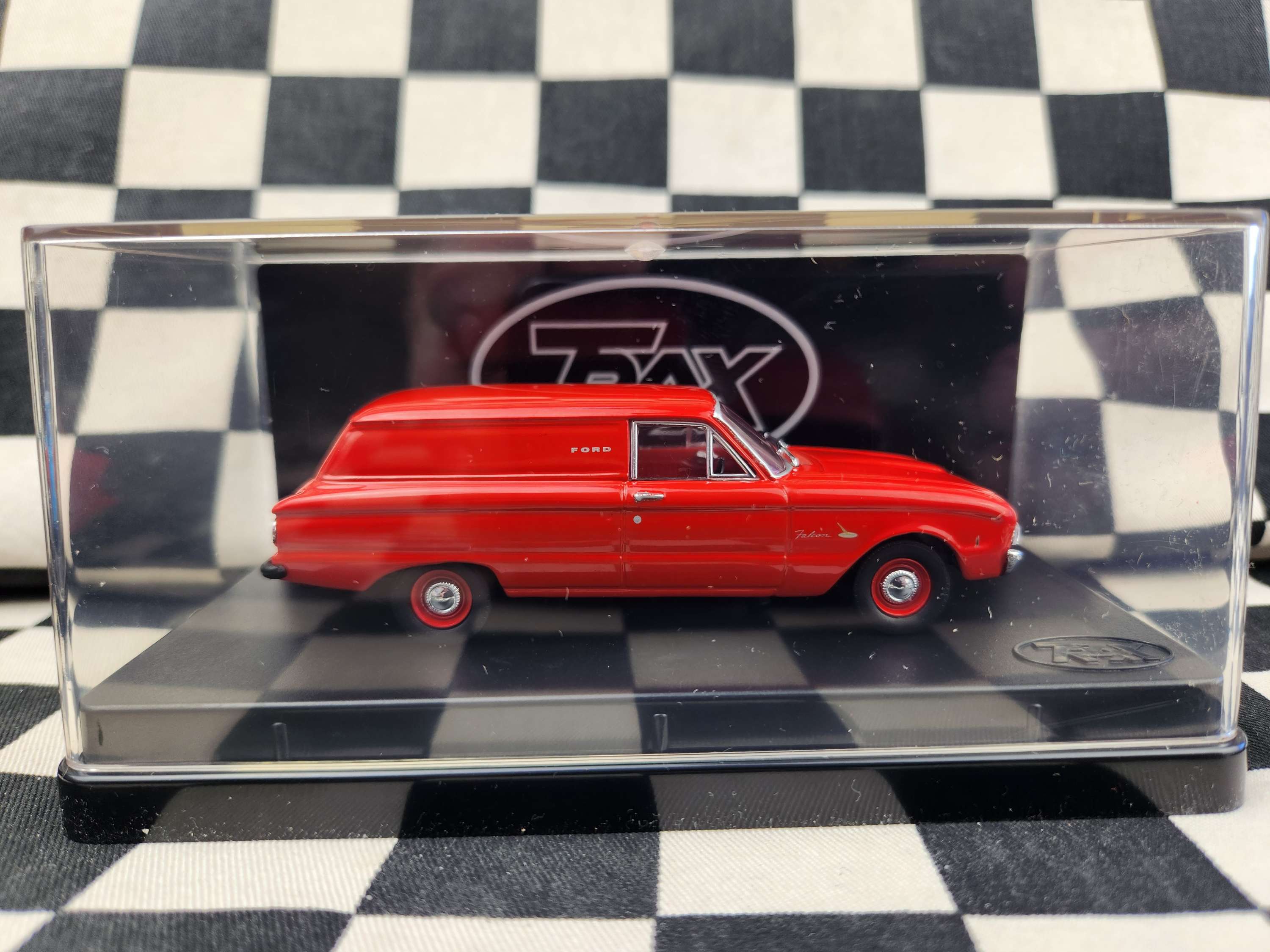 Trax 1:43 Ford XL Falcon Deluxe Van Waratah Red TR44B