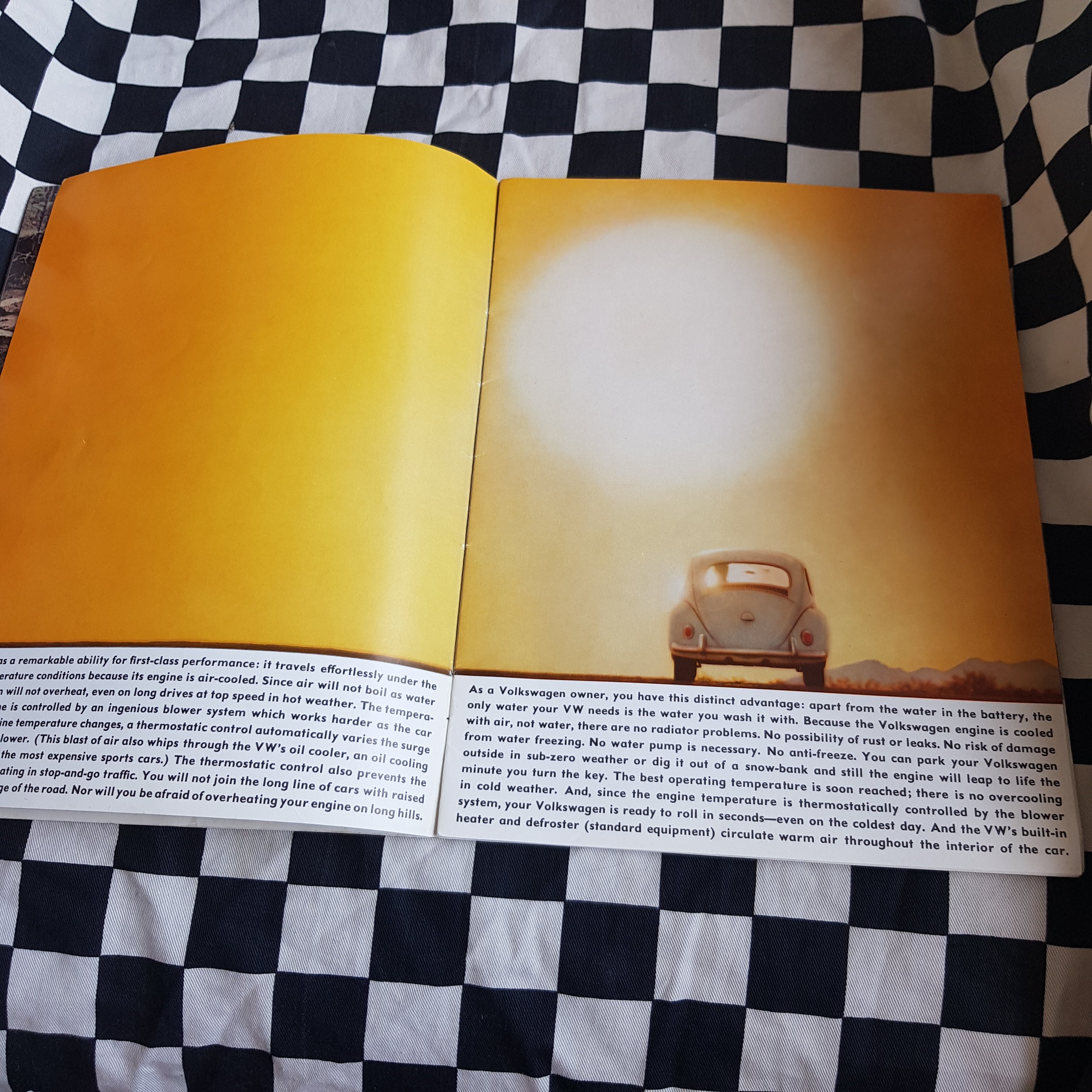 Volkswagen Beetle 1961-62 Deluxe Sales Brochure