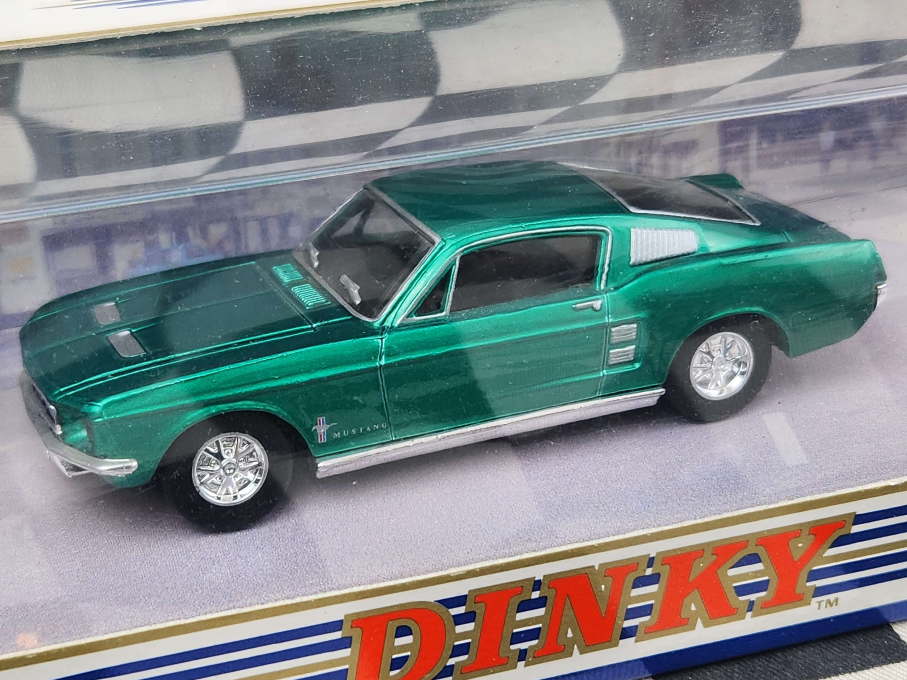 Dinky 1:43 1967 Ford Mustang Fastback Green