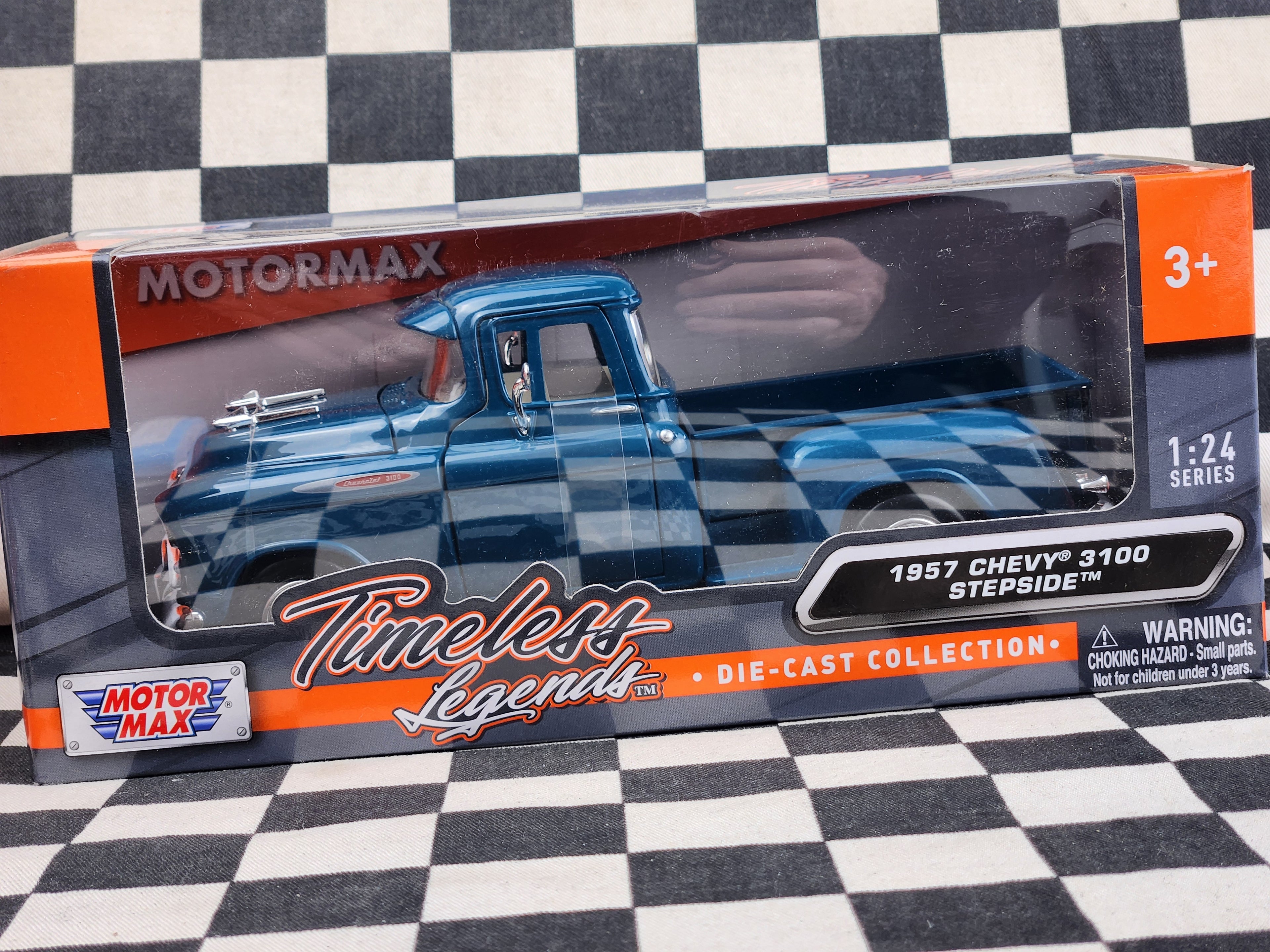 Motor Max 1/24 Timeless Legends 1957 Chevrolet 3100 Stepside