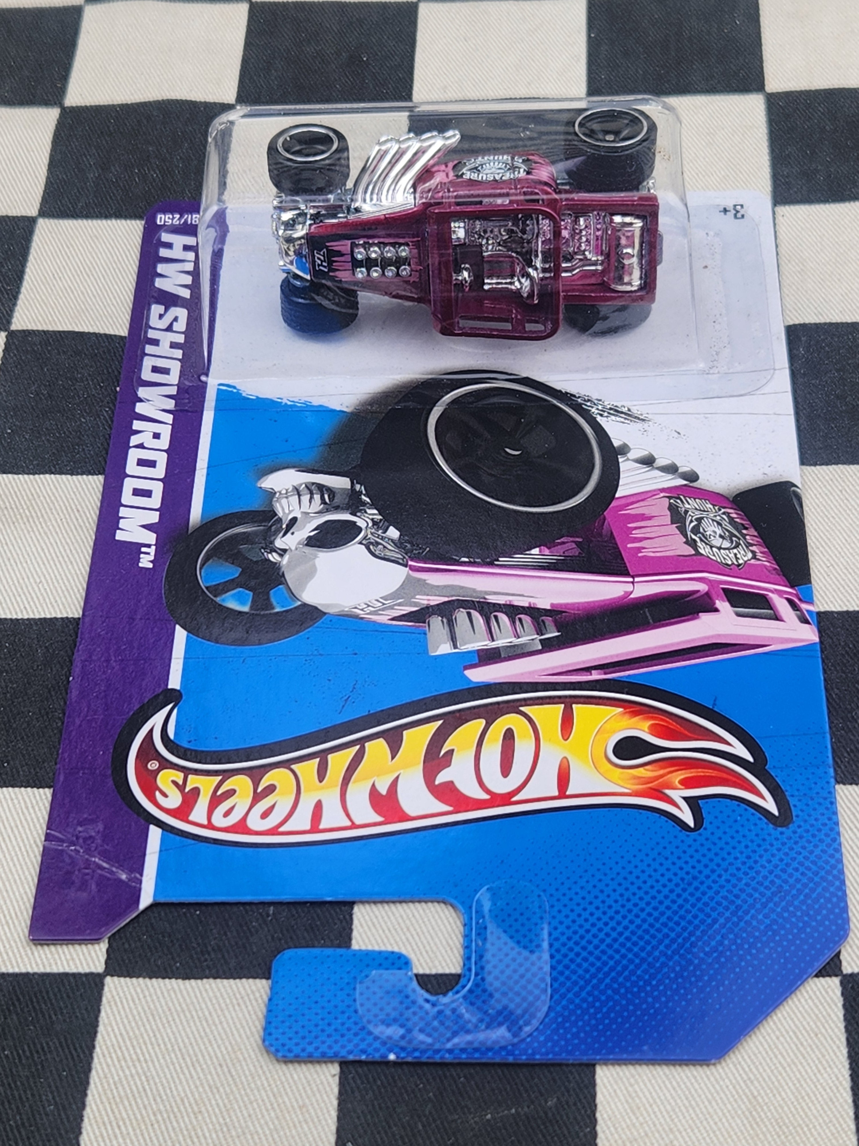 Hot Wheels 2013 Showroom SUPER TREASURE HUNT Bone Shaker Pink