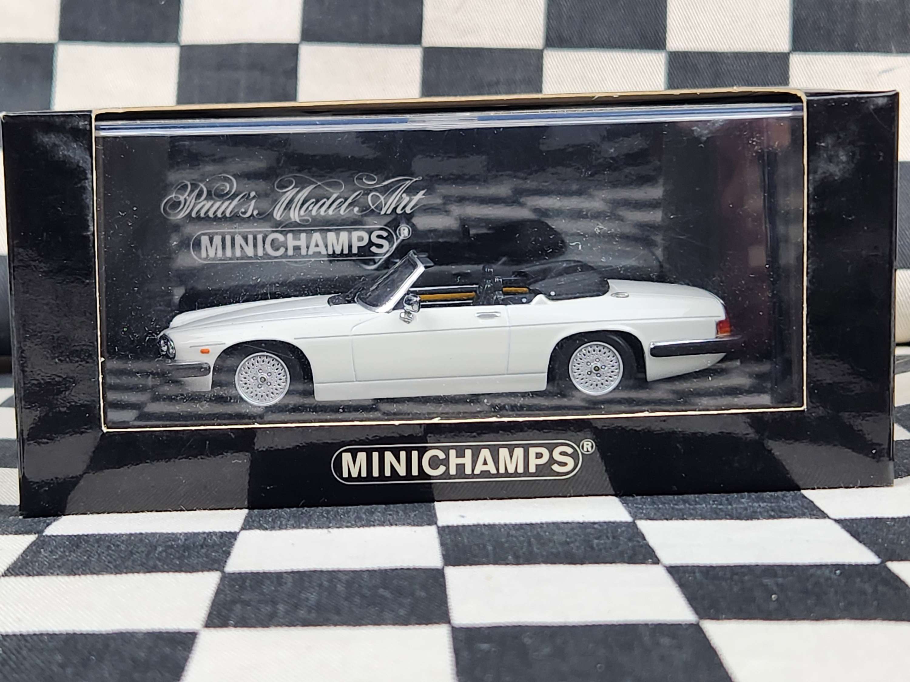 MiniChamps 1/43 Jaguar XJS Convertible 1988 Glacier White 1/4032