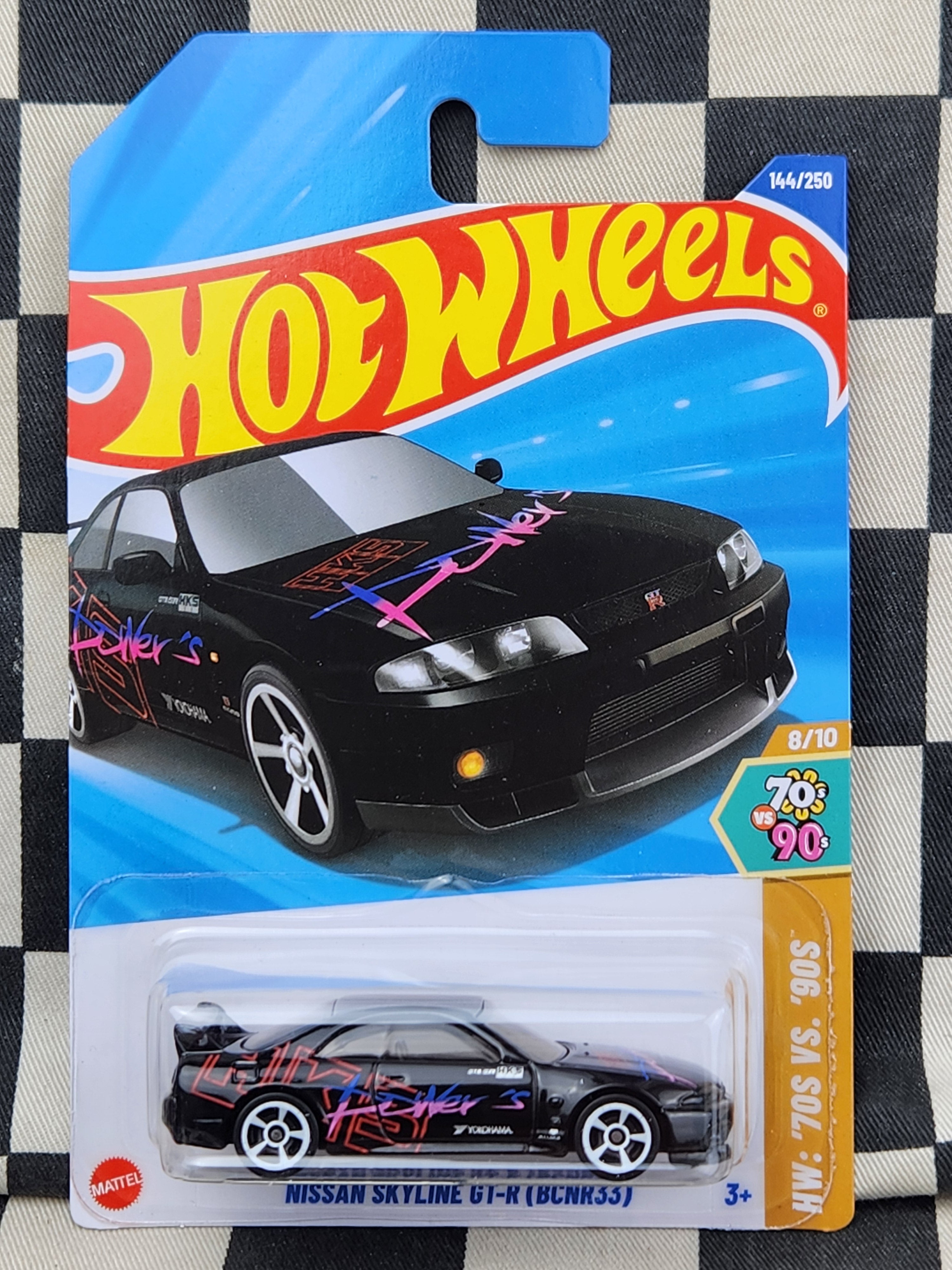 Hot Wheels 2025 70's vs 90's Nissan Skyline GT-R R33 Black
