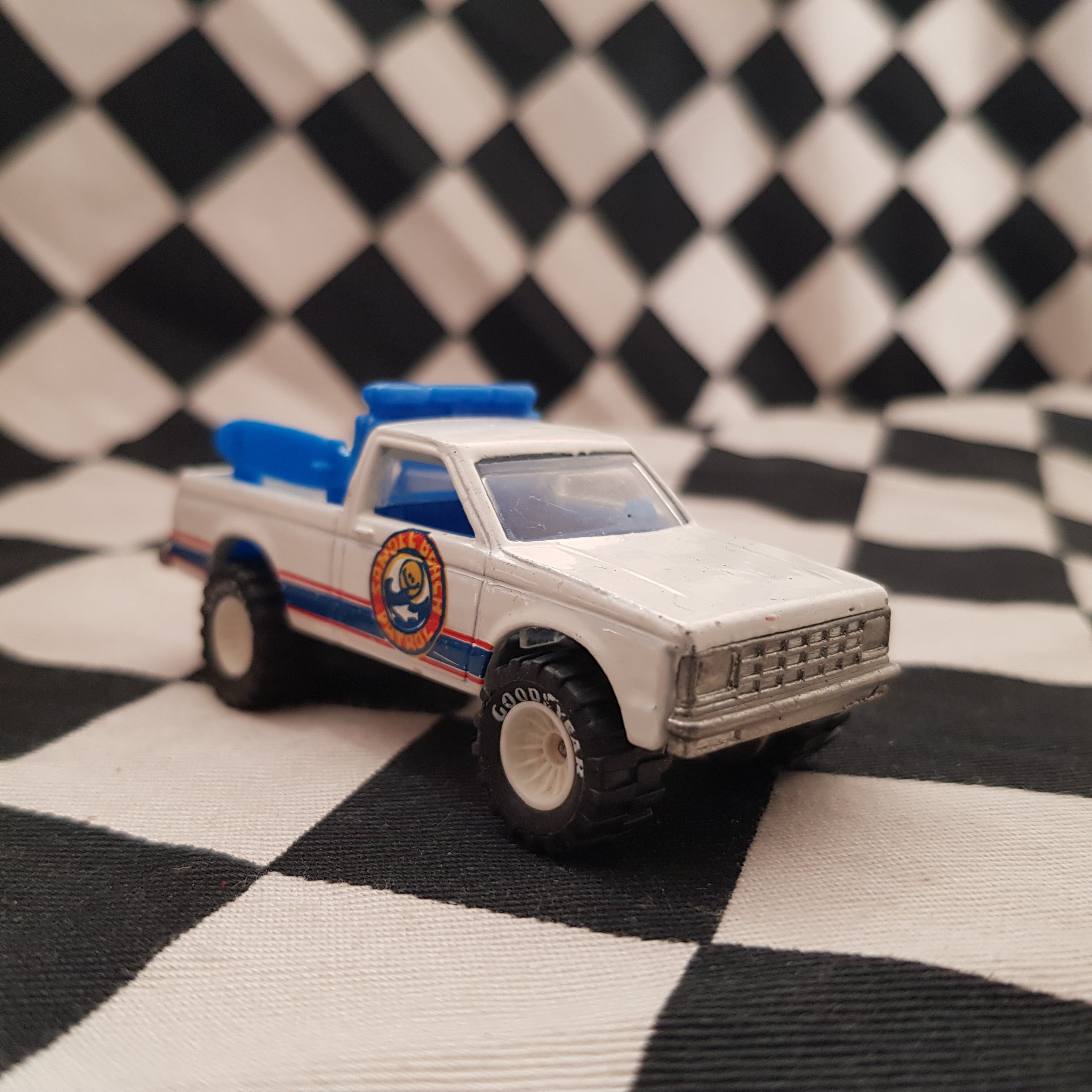 Hot Wheels Beach Patrol 4x4 Pickup Real Riders White Hubs