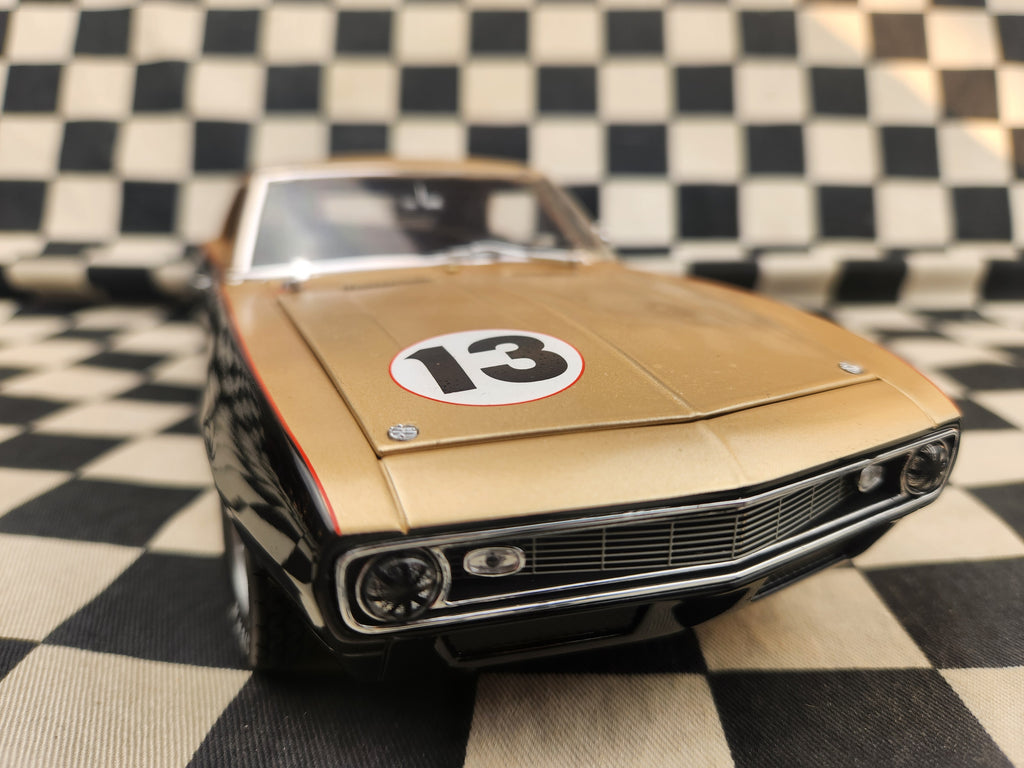 Gmp 1/18 1968 Smokey Yunik Camaro