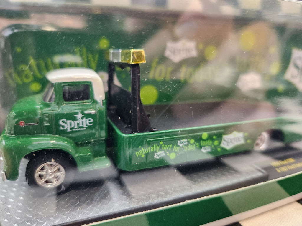 M2 Machines Transporters Sprite 1956 Ford COE / 1957 Ford Fairlane 500