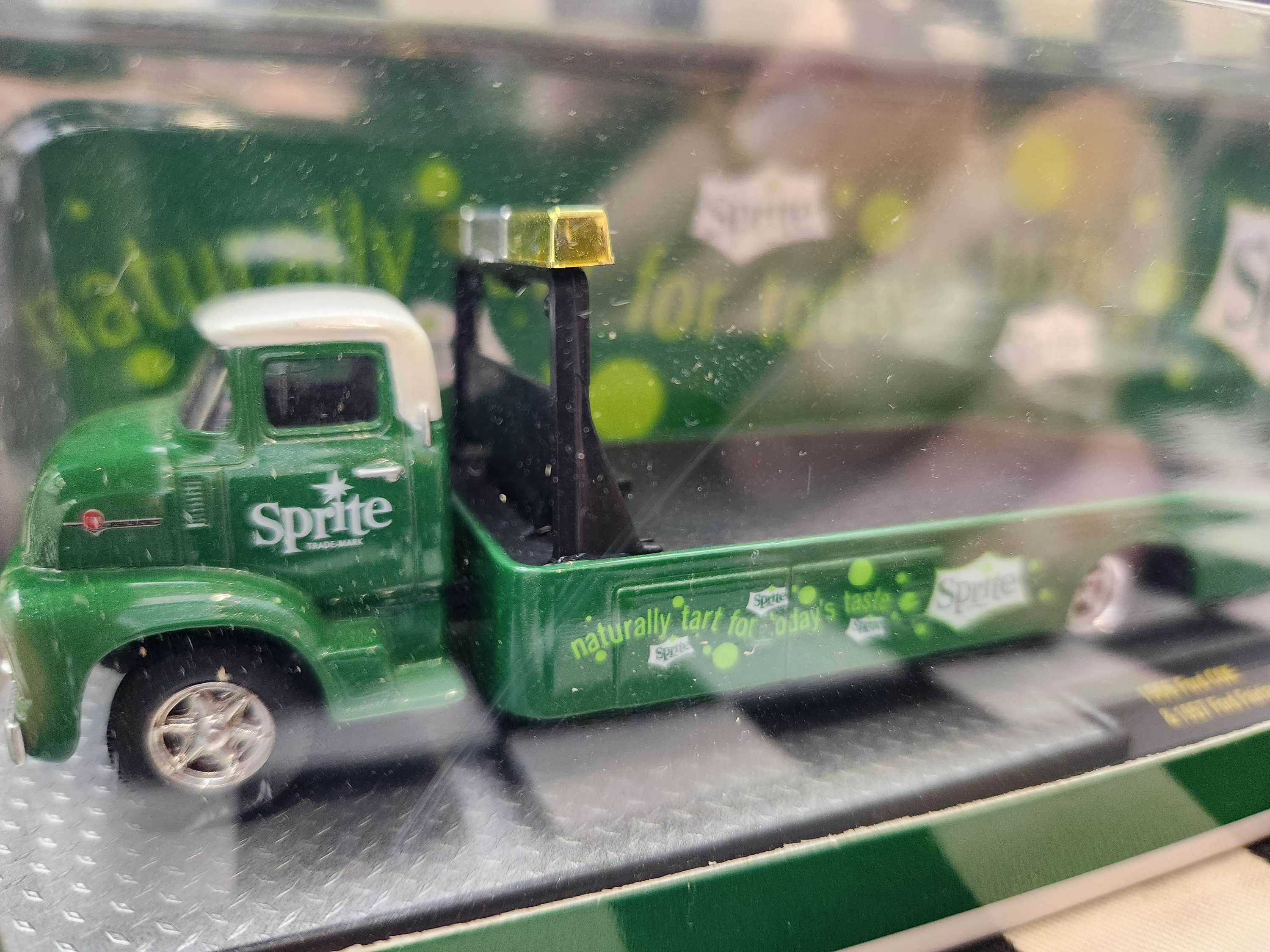 M2 Machines Transporters Sprite 1956 Ford COE / 1957 Ford Fairlane 500