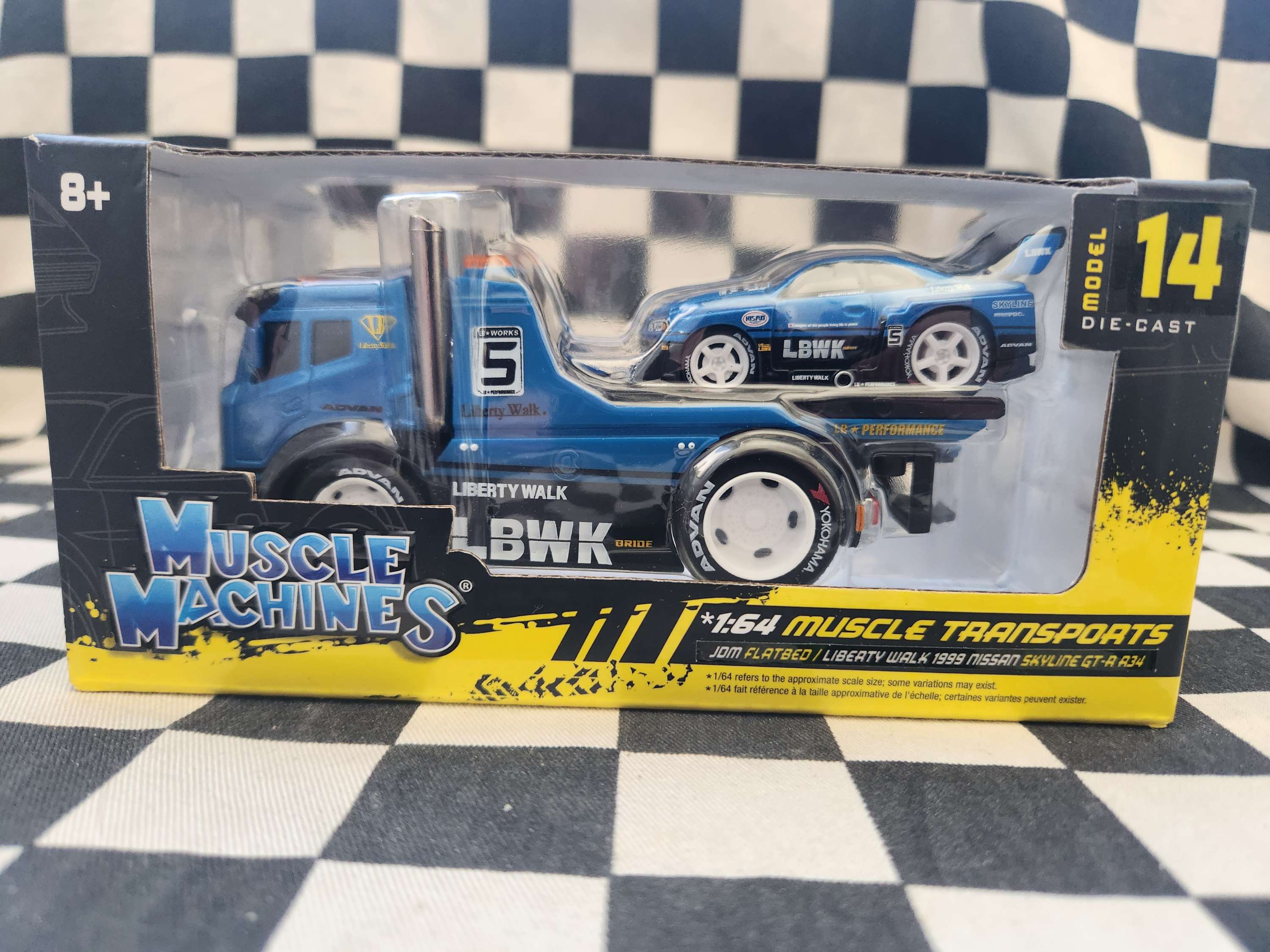 Muscle Machines 1:64 Transporter JDM LBWK Liberty Walk 1999 R34 Nissan Skyline