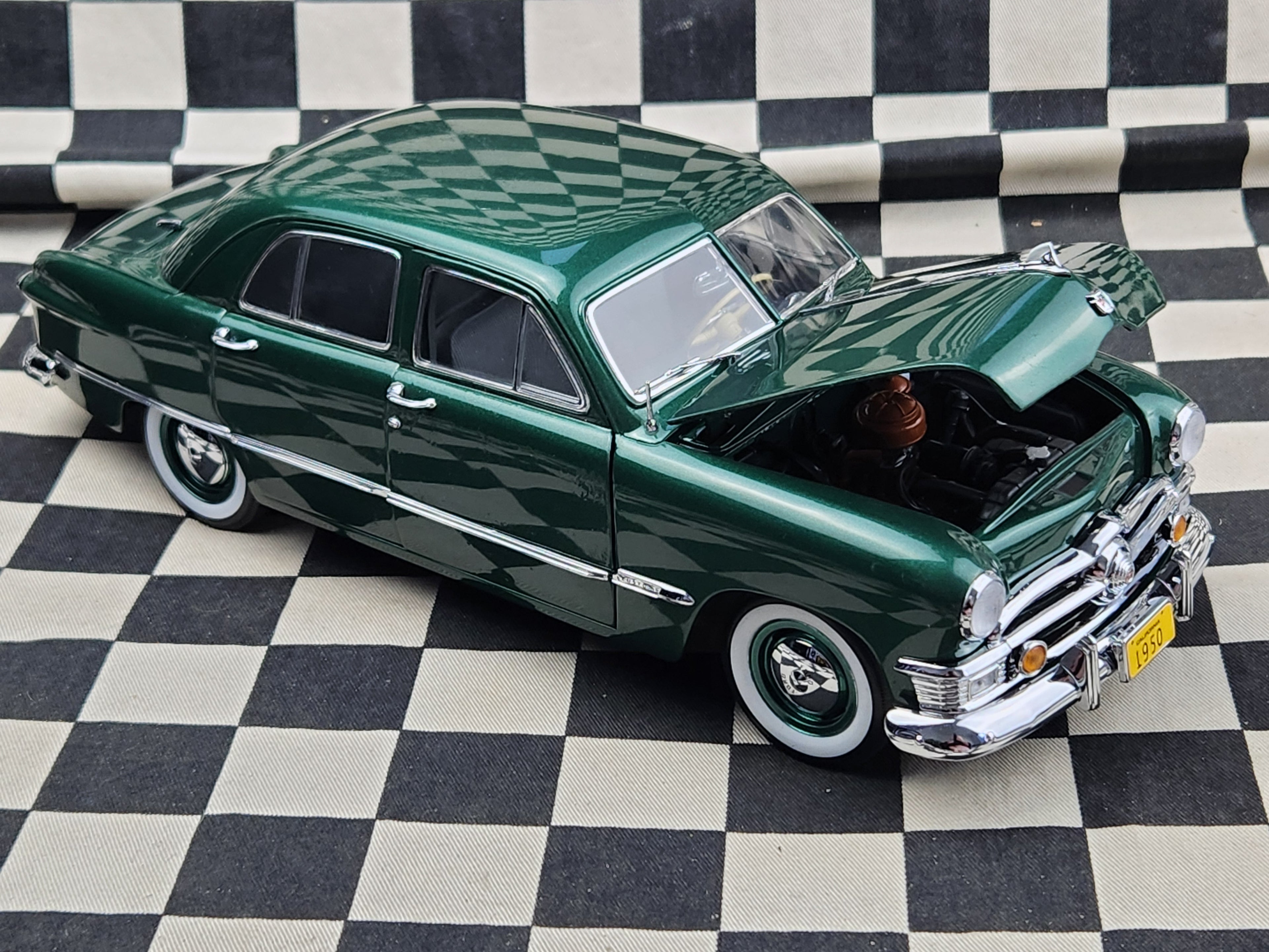 1/18 Precision Models USA 1950 Ford Custom 4 Door Sedan Hawthorne Green Metallic