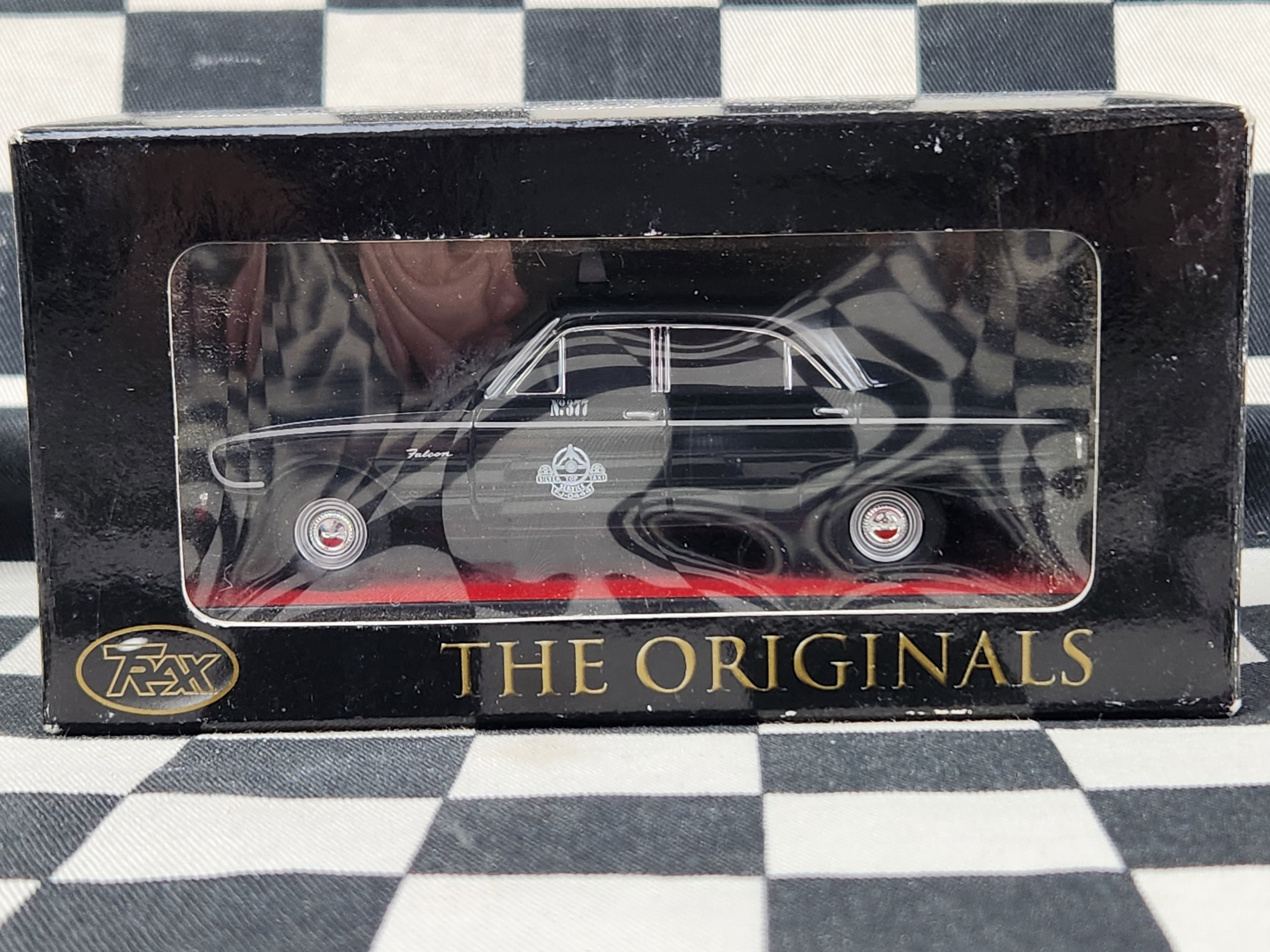 Trax 1/43Ford XK Falcon Silver Top Taxi TR26J