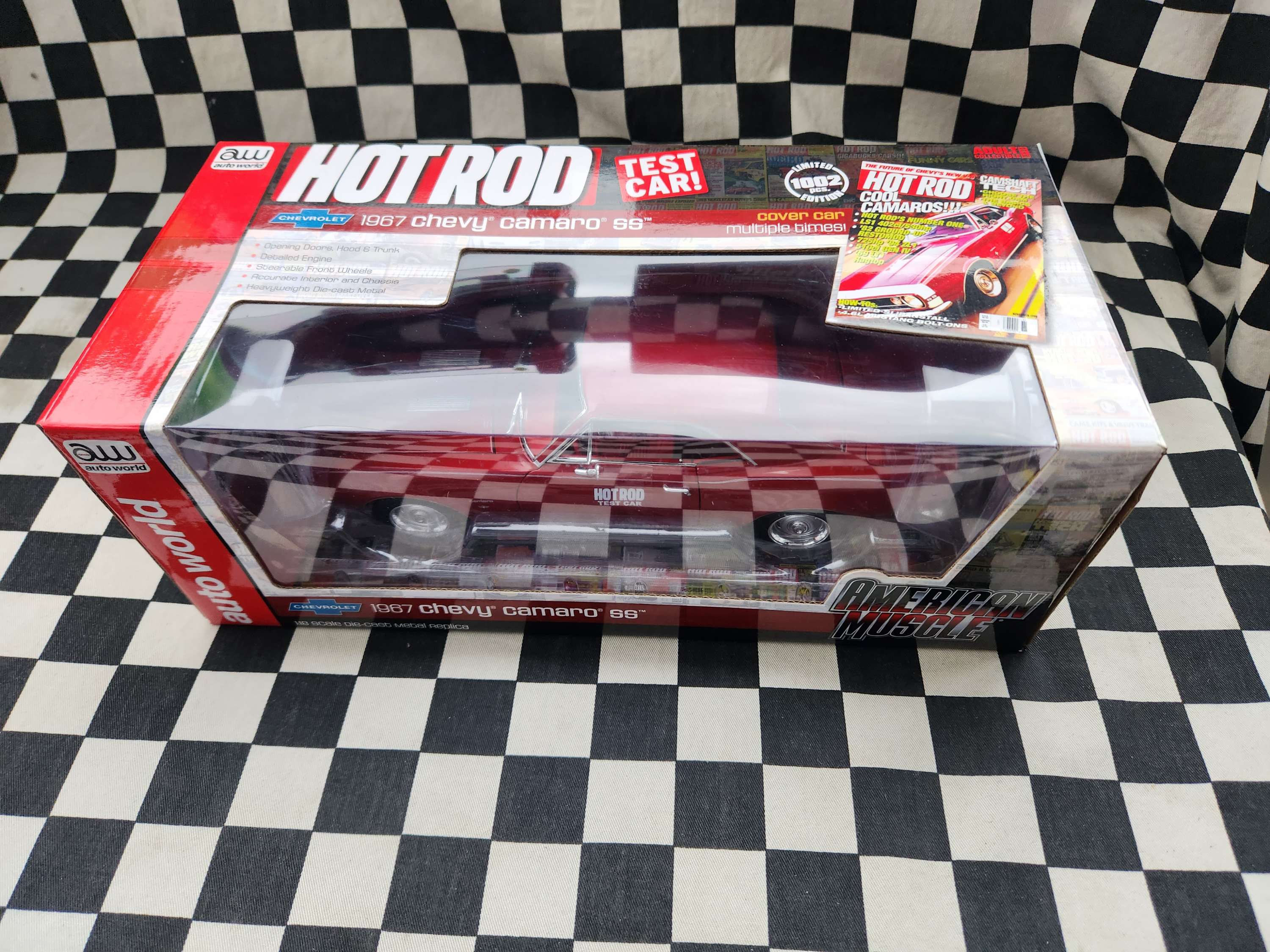 AutoWorld 1:18 American Muscle Hot Rod Magazine Test Car 1969 Chevy Camaro SS