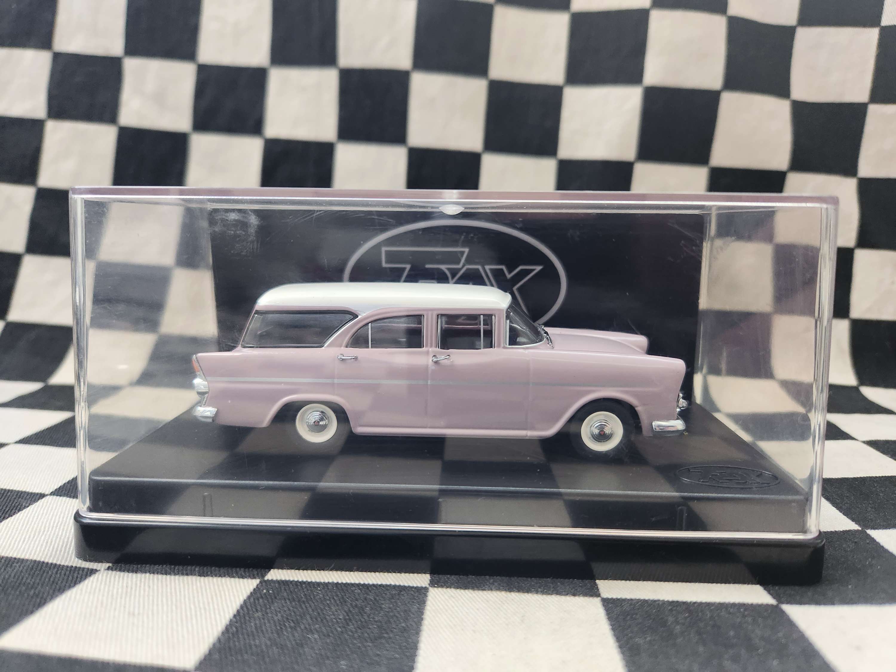 Trax 1:43 Holden EK Special Station Sedan TR88B Cameo Beige