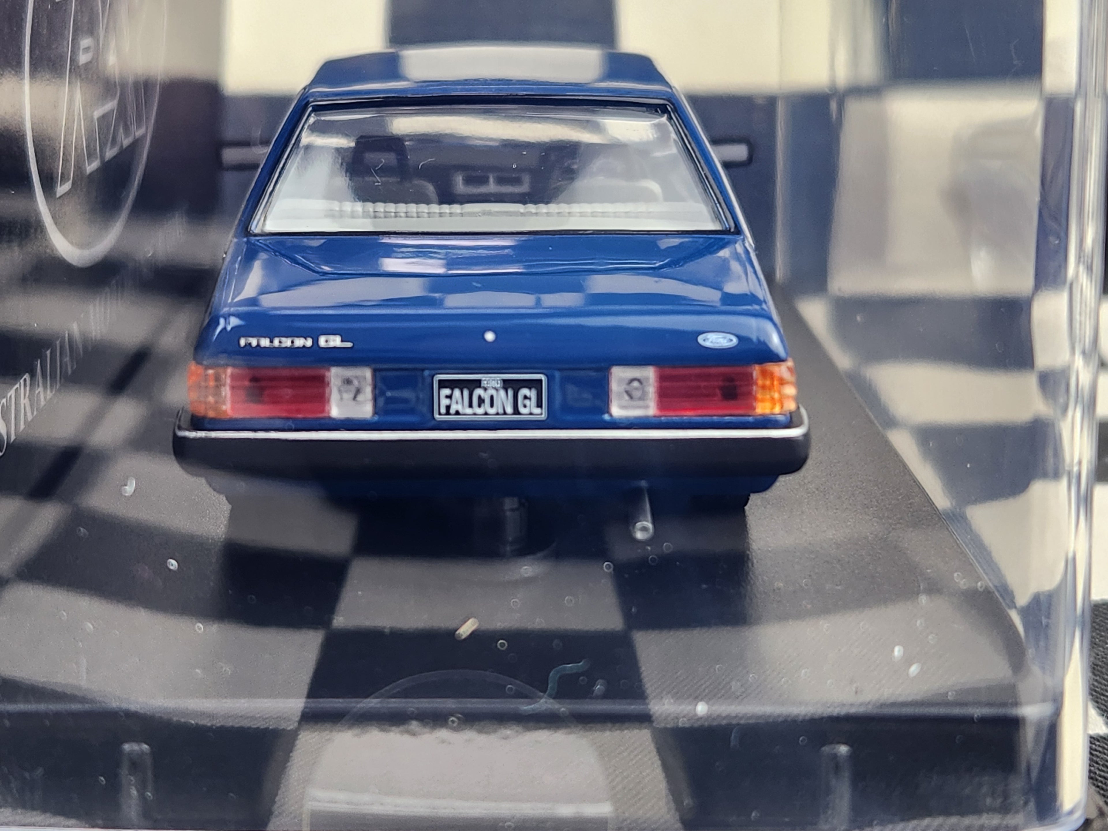 Trax 1:43 Ford XD Falcon Sedan Oxford Blue TR84B