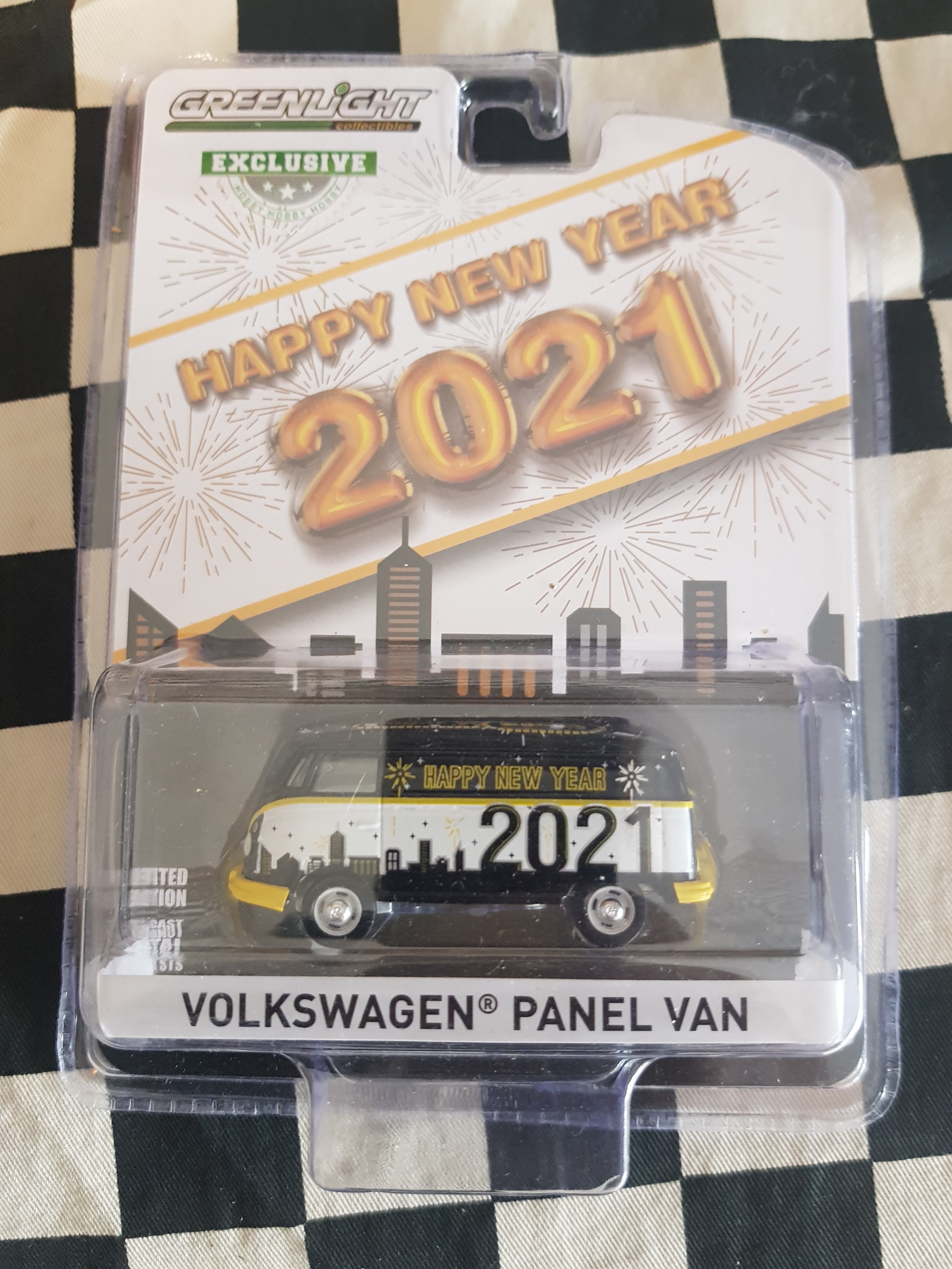Greenlight Hobby Exclusive Volkswagen Kombi Panel Van Happy New Year 2021