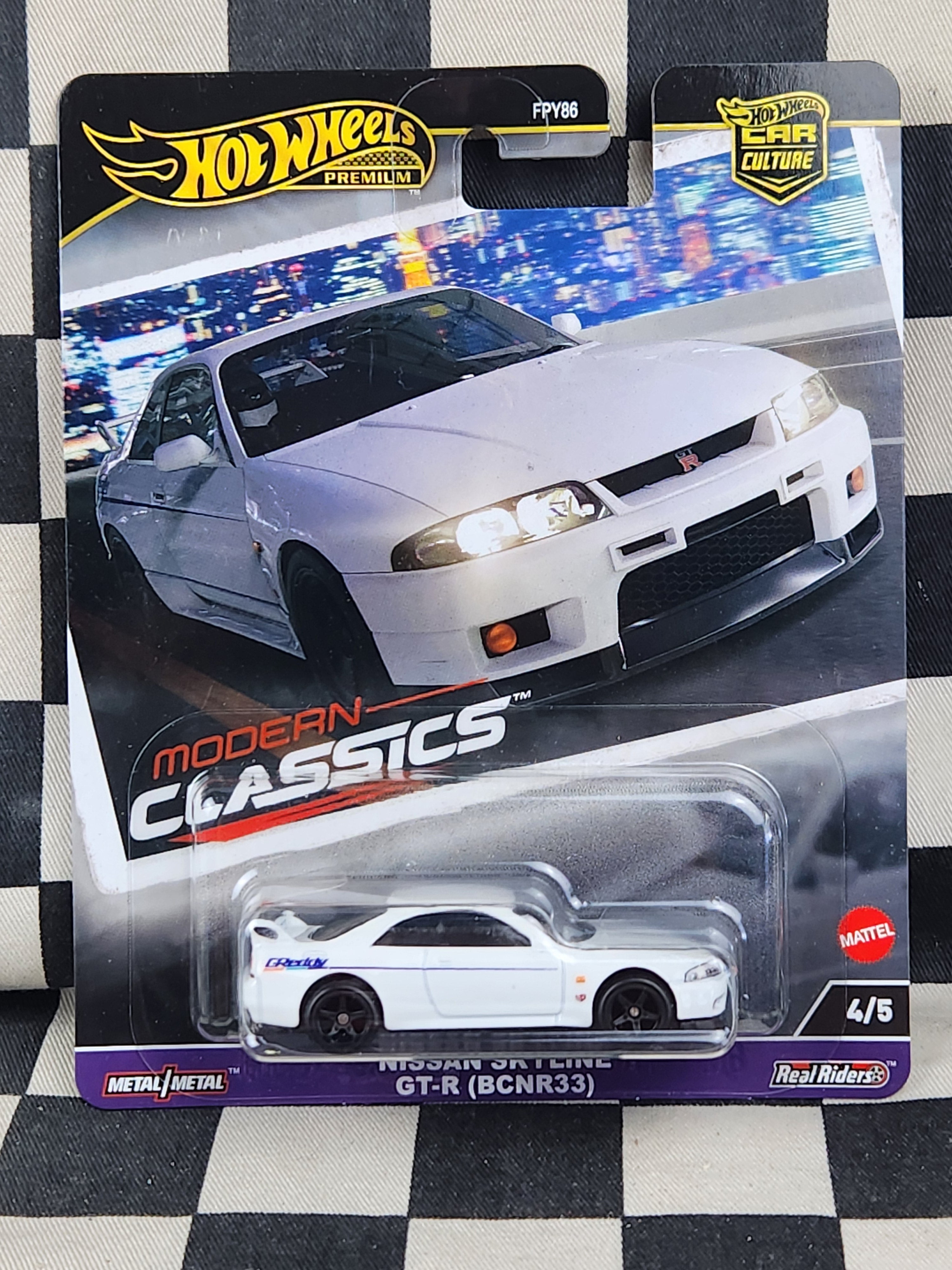 Hot Wheels Premium Modern Classics Nissan Skyline GT-R R33