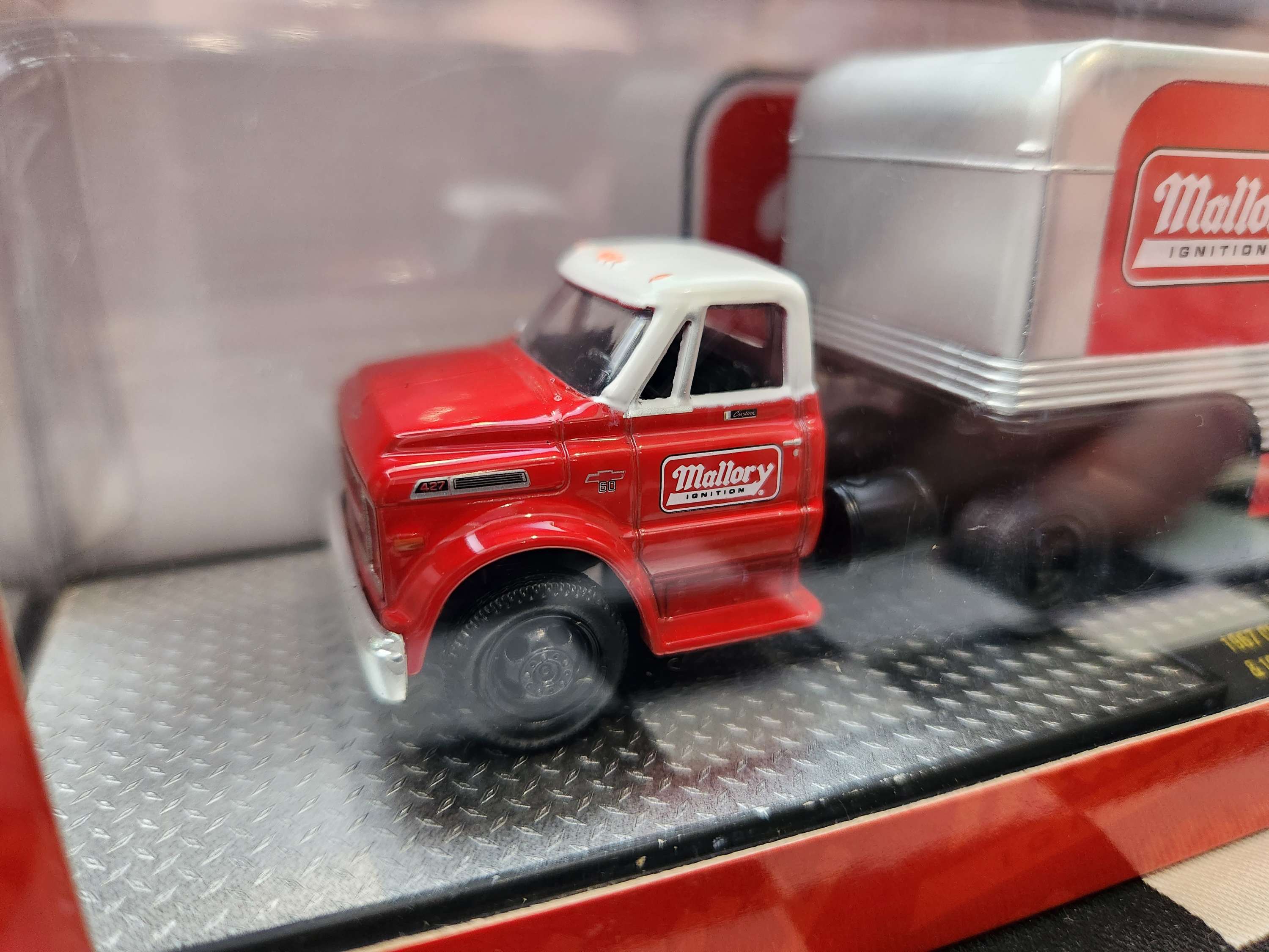 M2 Machines Transporters Mallory 67 Chevrolet C60 Truck / 68 Pontiac Firebird