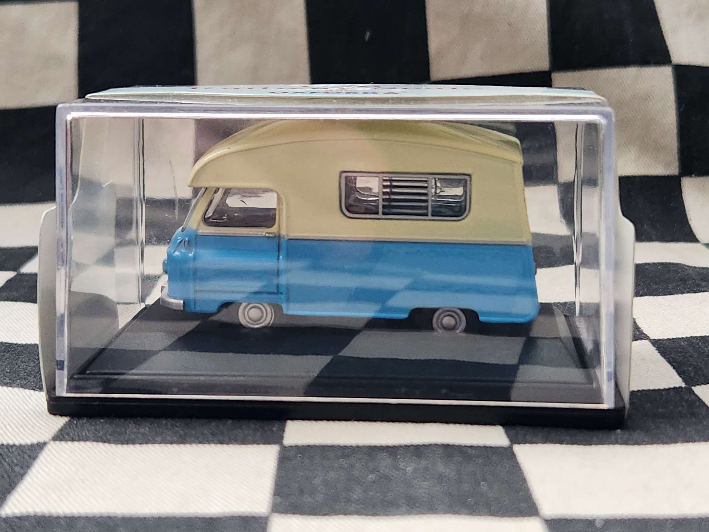 Oxford Railway Scale 1:76 OO Gauge Austin J2 Camper