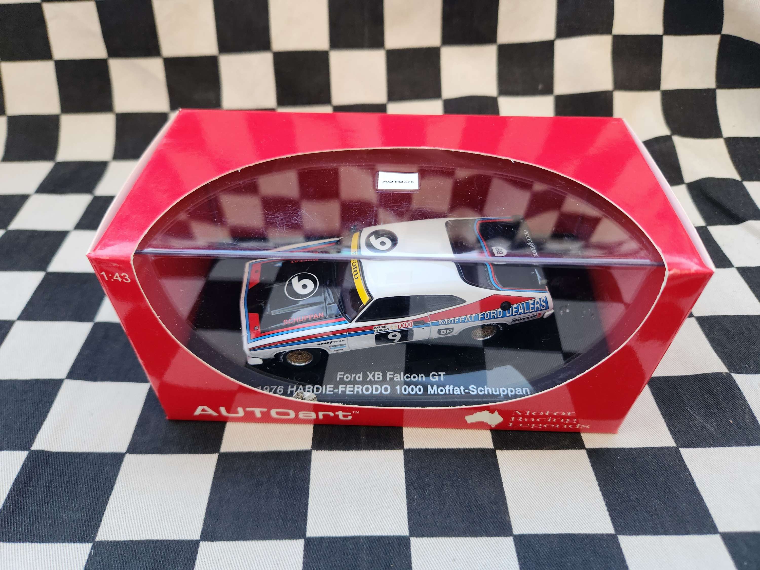 AutoArt 1/43 Ford XB Falcon GT 1976 Hardie Ferodo Bathurst 1000 Moffat Schuppan