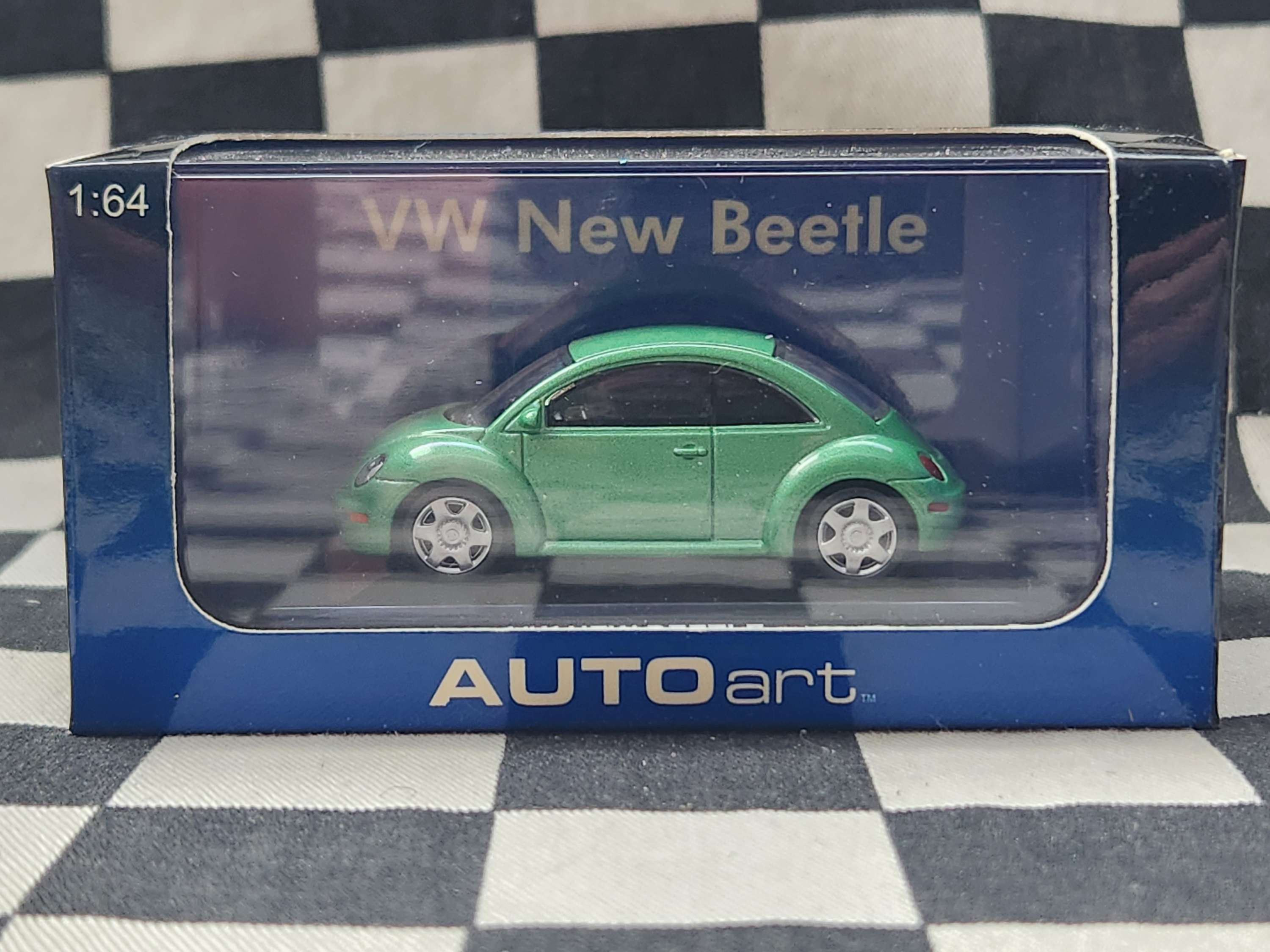 Auto Art 1:64 New VW Beetle Green