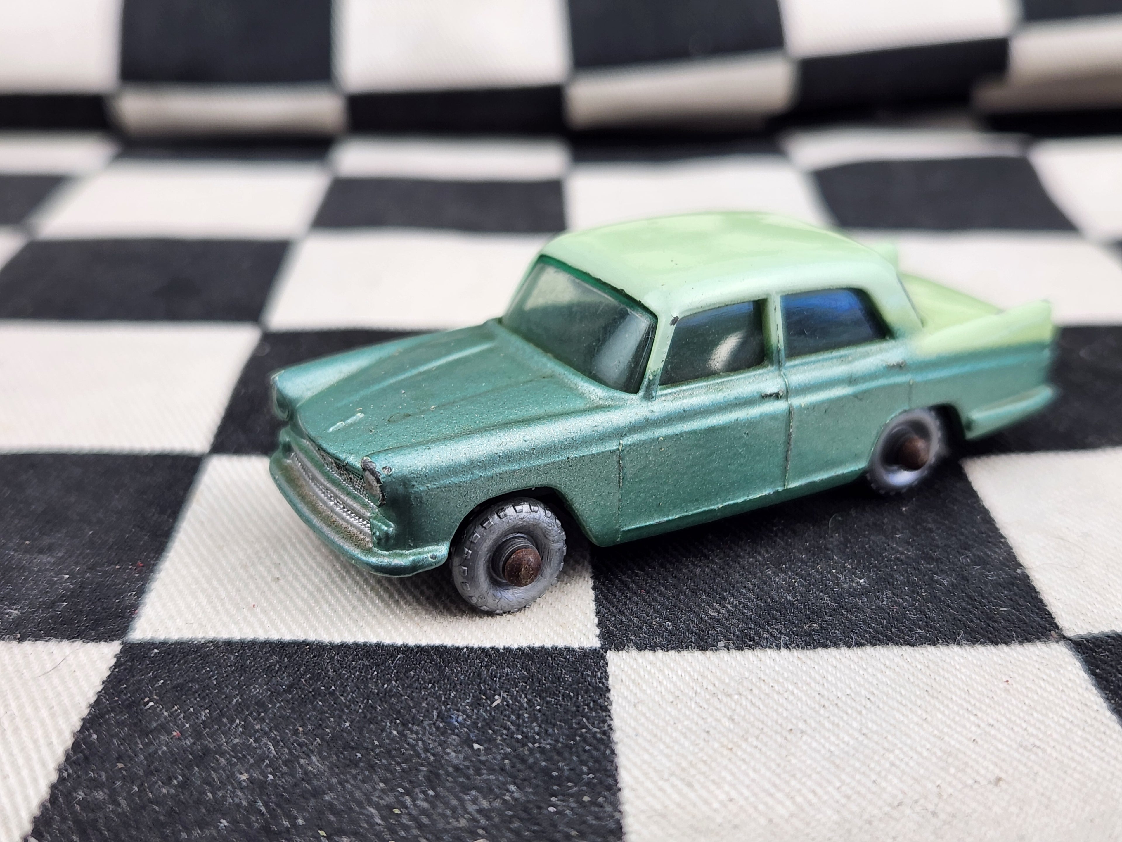 Vintage Loose Matchbox Lesney Austin A55 Cambridge Two Tone Green