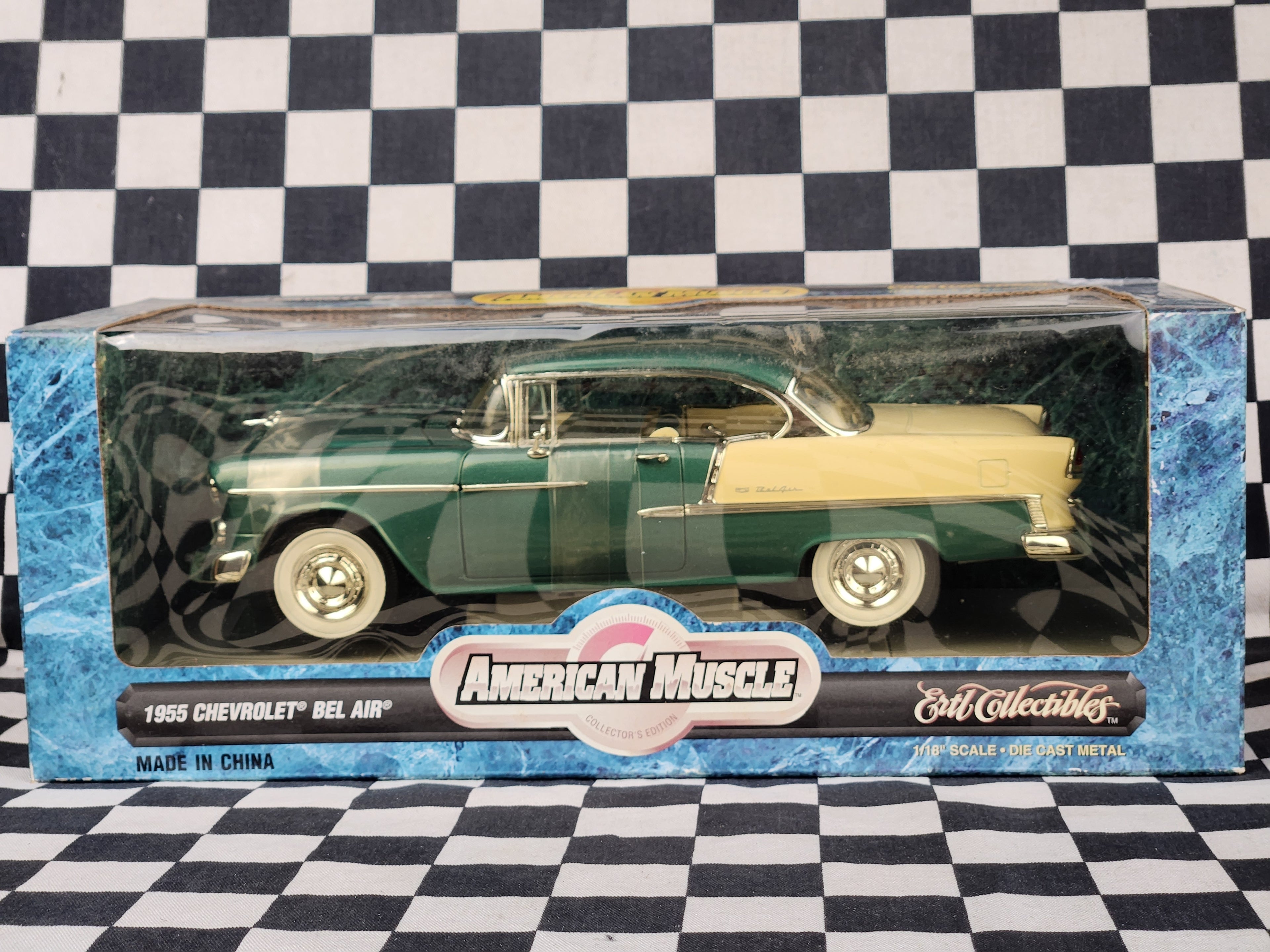 ERTL American Muscle 1:18 1955 Chevrolet Bel Air Green/White