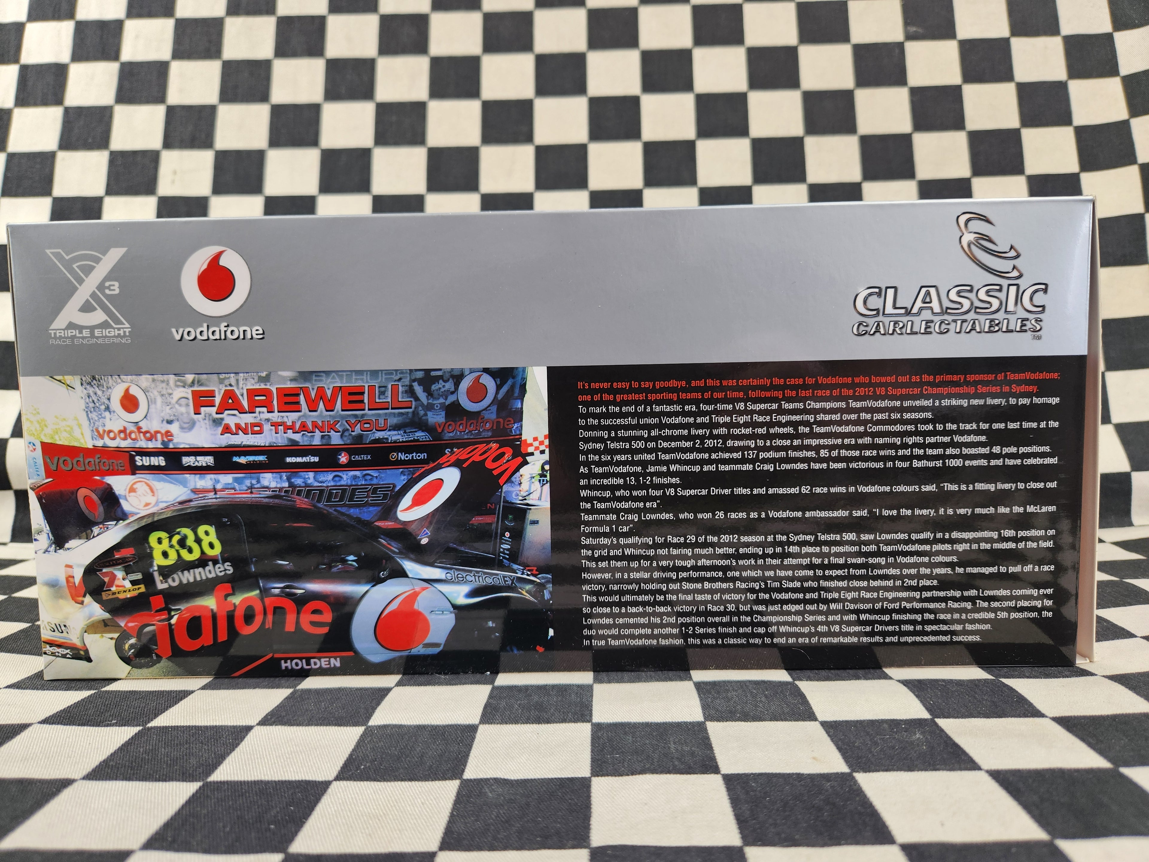 Classic Carlectables 1:18 Holden VE II Commodore 2012 Lowndes End of an Era