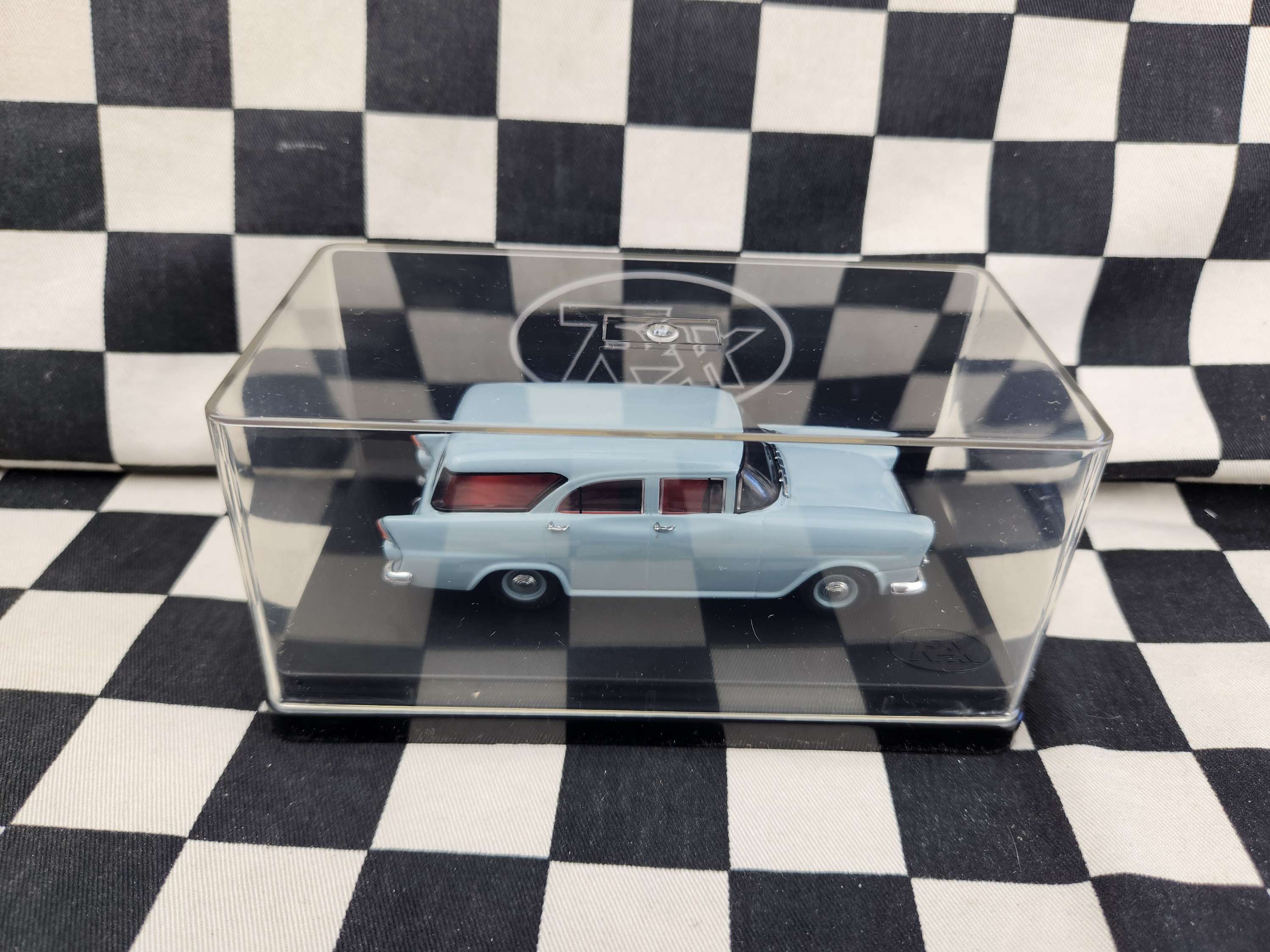 Trax 1:43 Holden FB Standard Station Wagon TR87 Seagull Grey * Note Discounted*
