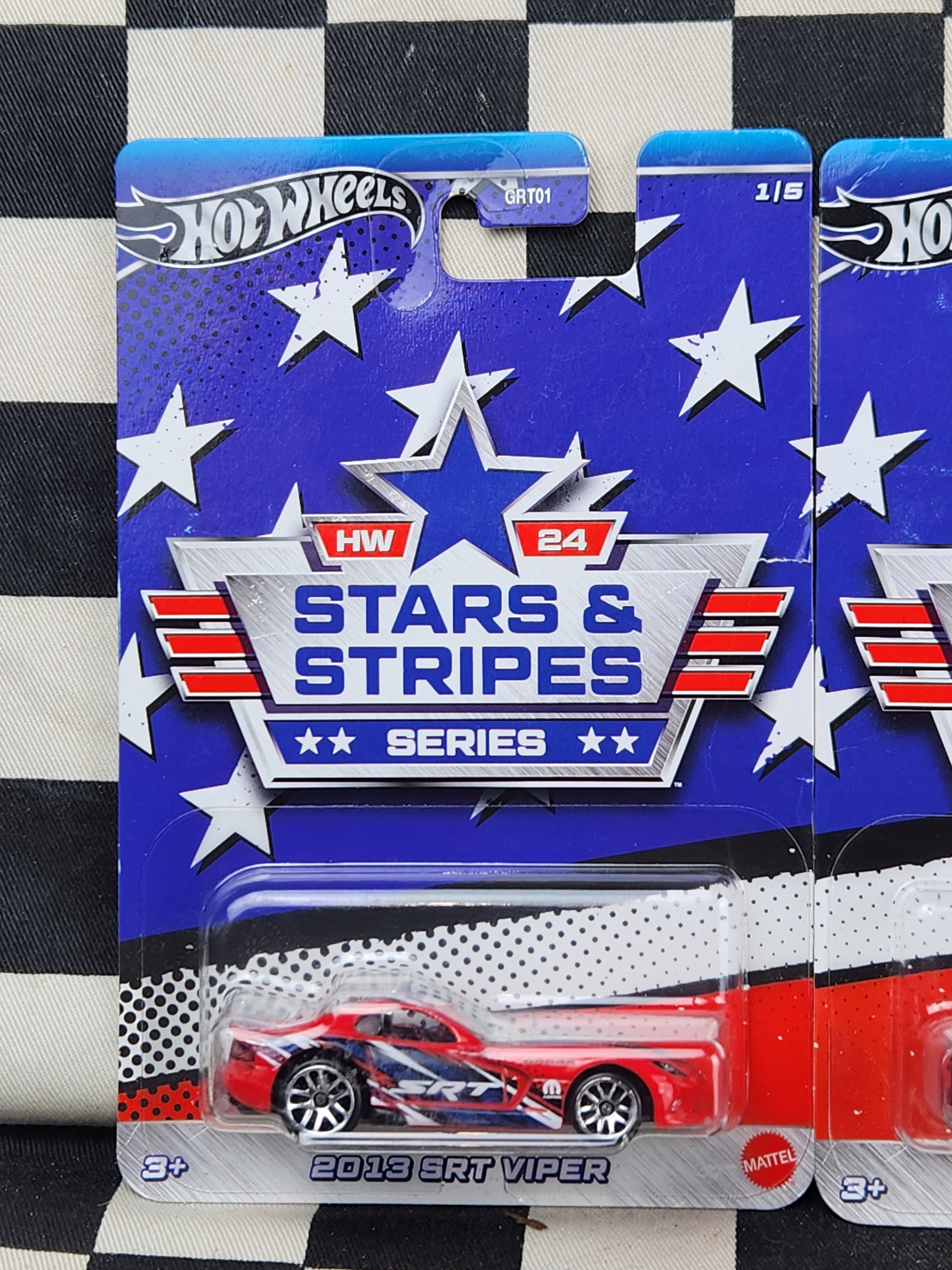 Hot Wheels Stars & Stripes Set 5 Cars Mustang Corvette Camaro Challenger Viper