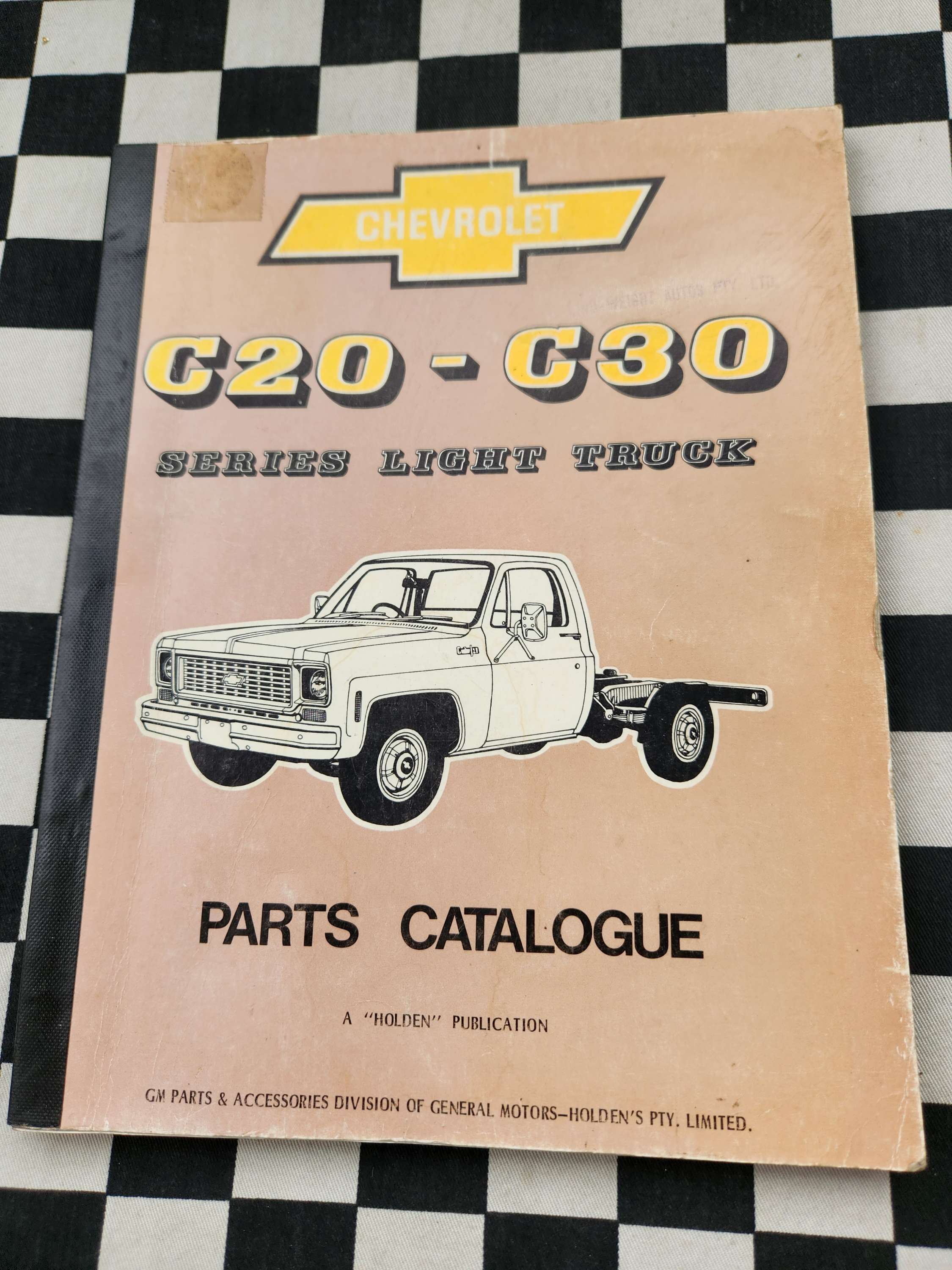 Chevrolet 1975 C20 / C30 Light Duty Truck Factory Parts Catalogue