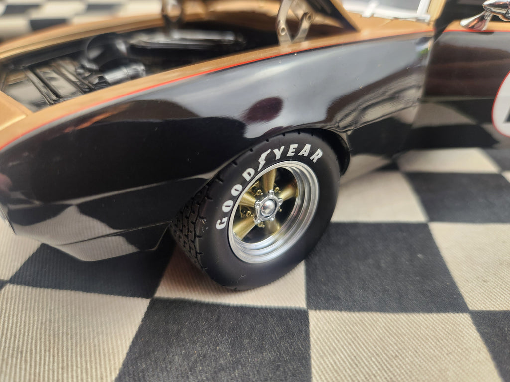 Gmp 1/18 1968 Smokey Yunik Camaro