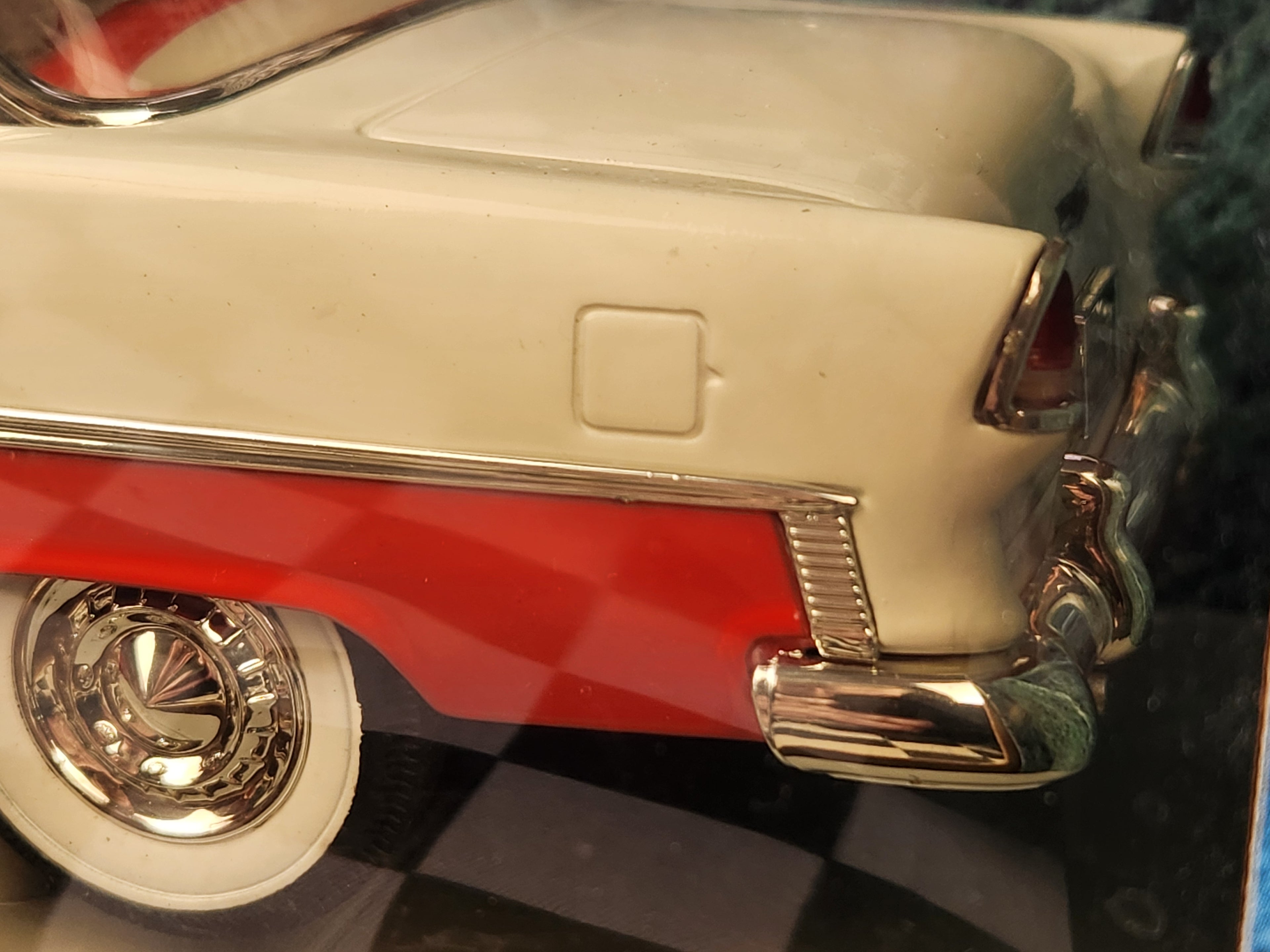 ERTL American Muscle 1:18 1955 Chevrolet Bel Air Red/White