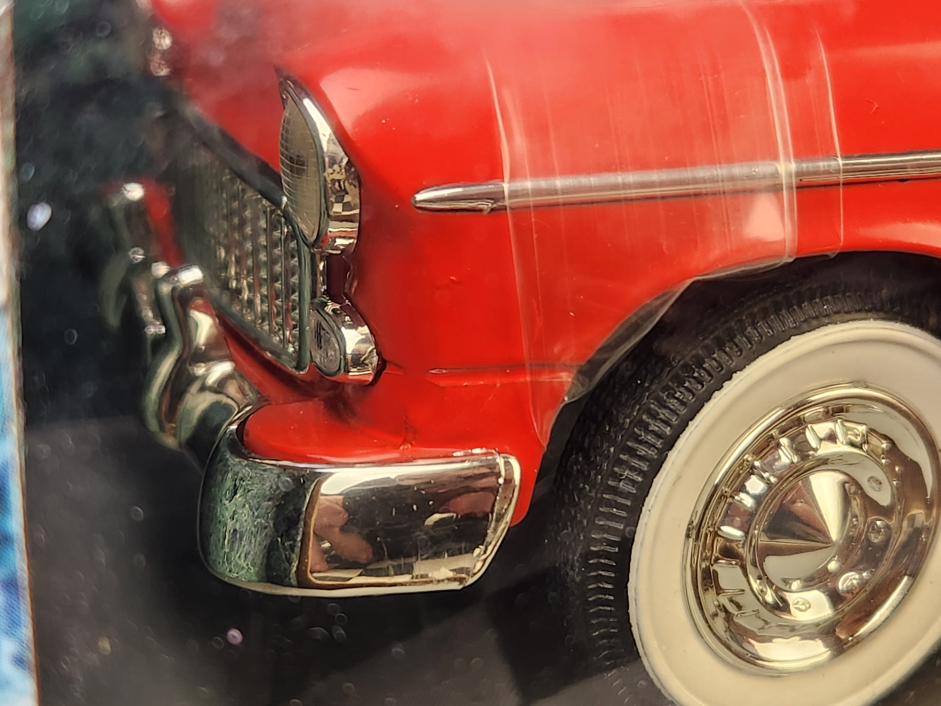 ERTL American Muscle 1:18 1955 Chevrolet Bel Air Red/White