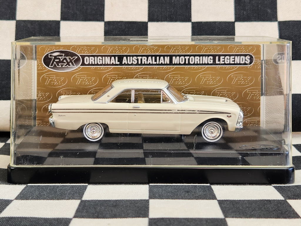 TRAX 1:43 Ford Falcon XP Futura Hardtop TR50