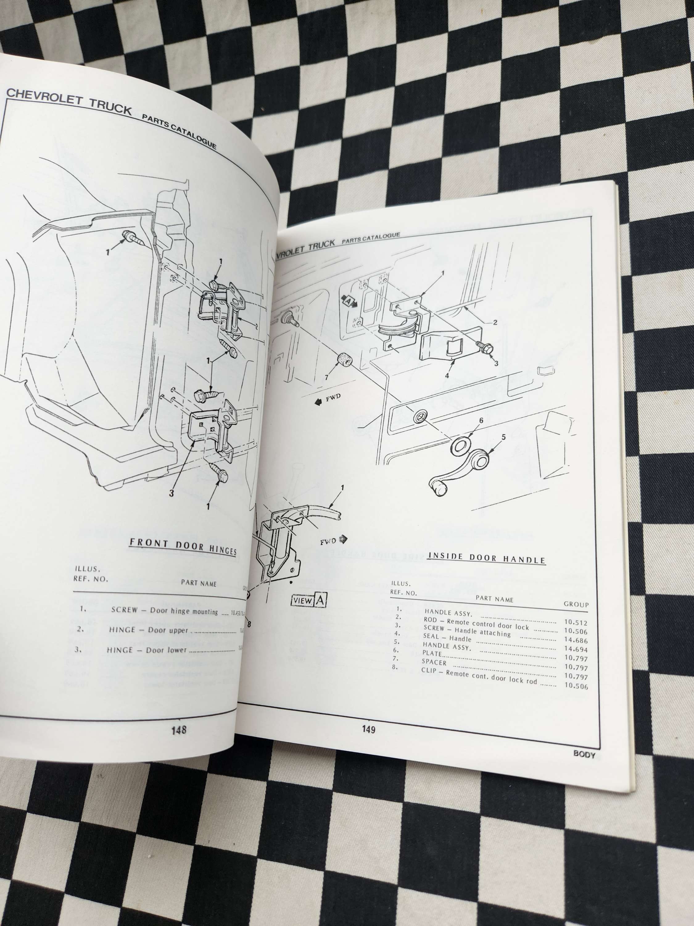 Chevrolet 1975 C20 / C30 Light Duty Truck Factory Parts Catalogue