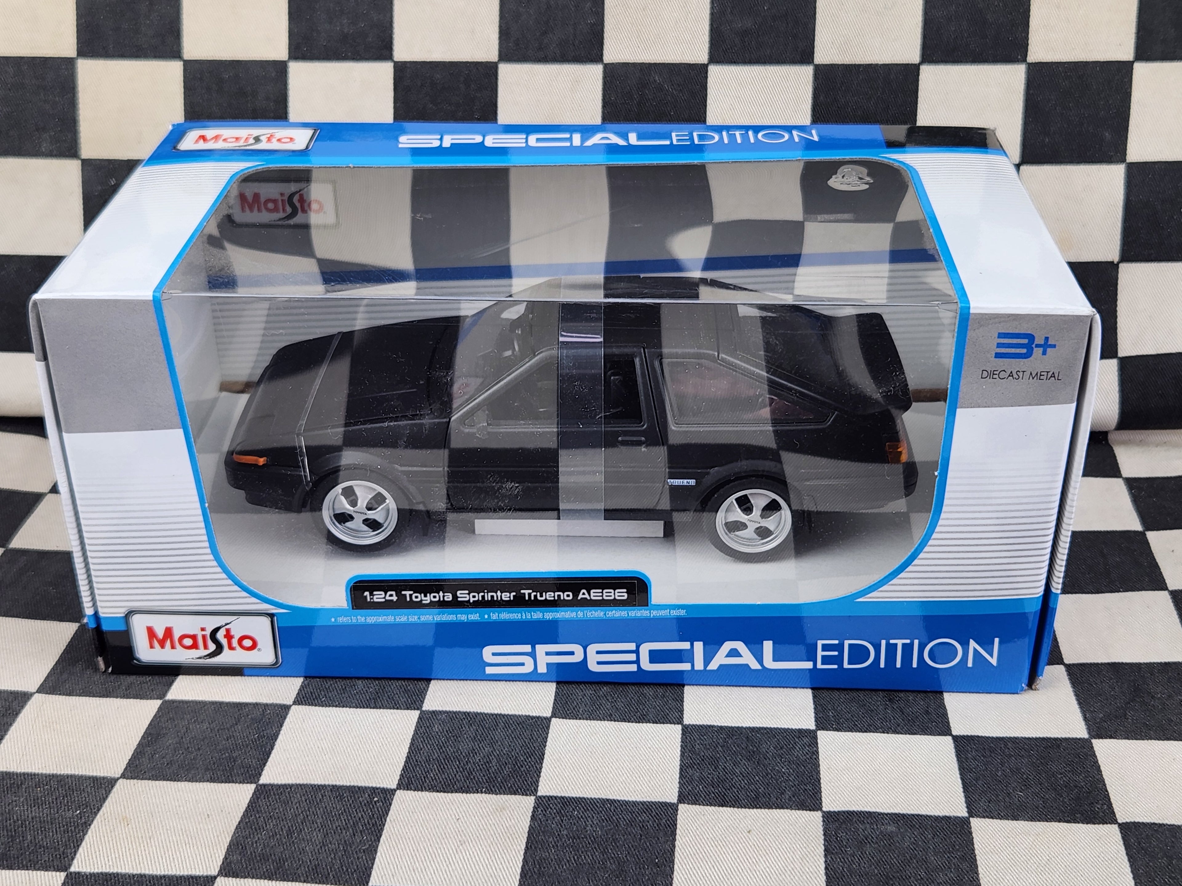 Maisto 1:24 Toyota Sprinter Trueno AE86